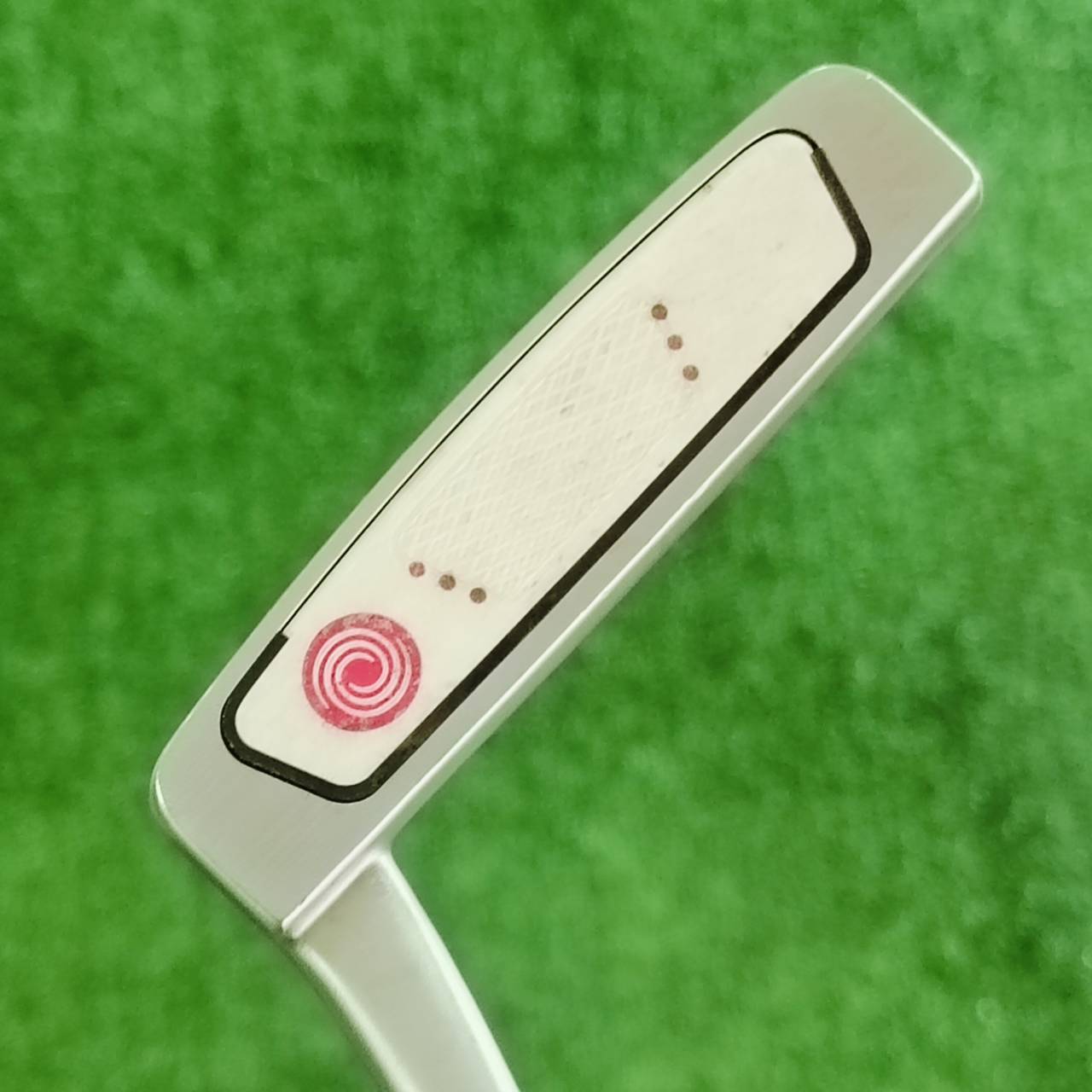 PUTTER ODYSSEY WHITE HOT XG #9 ความยาว 34 นิ้ว กริพใส่ของ CAMERON หน้า XG มีความพิเศษ คือทั้งคงความนุ่มนวล ไม้กอล์ฟพรีเมี่ยมมือสอง ของแท้ By NakaraLuxurious