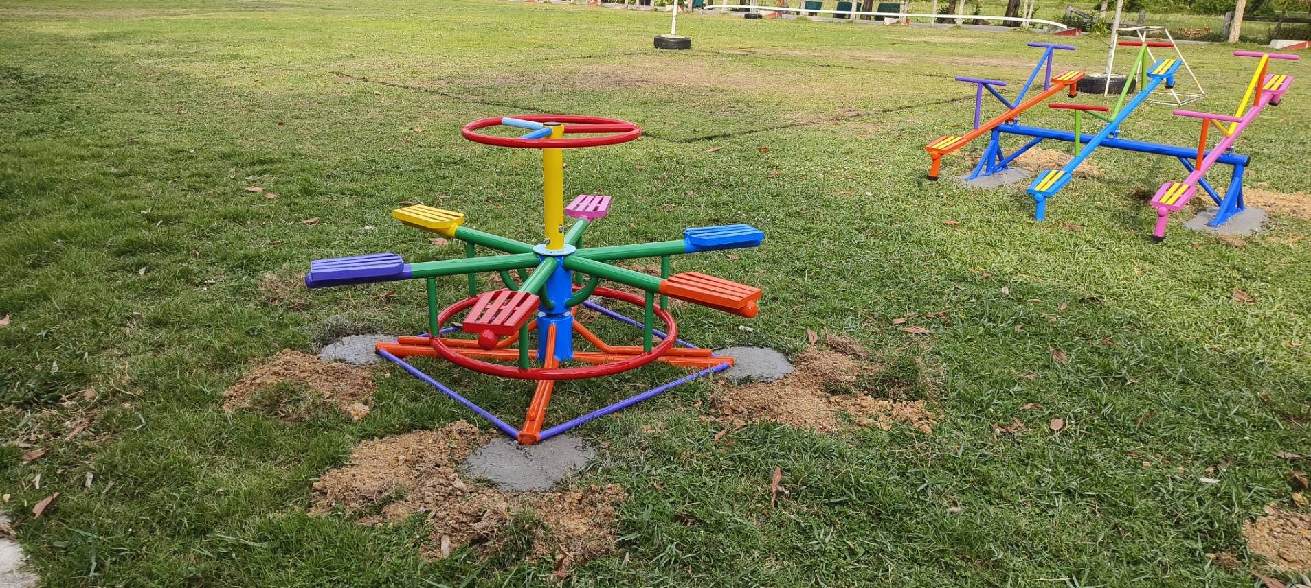 เครื่องเล่นสนาม กลางแจ้ง เหล็ก,ม้าหมุน 6 ที่นั่ง Outdoor Playground, ราคาโรงงาน สินค้าสั่งผลิต 10-20 วัน