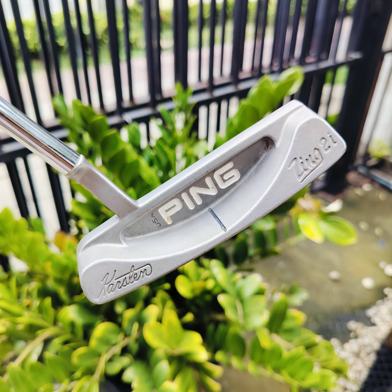 PUTTER PING KARSTEN ZING 2i ความยาว 34 นิ้ว ใช้วัสดุ พิเศษนำมาเป็น INSERT ที่หน้าพัตเตอร์ ทำให้ได้ฟีลลิ่งนุ่มนวล และ เกาะไลน์มาก ไม้กอล์ฟพรีเมี่ยมมือสอง ของแท้ By NakaraLuxurious
