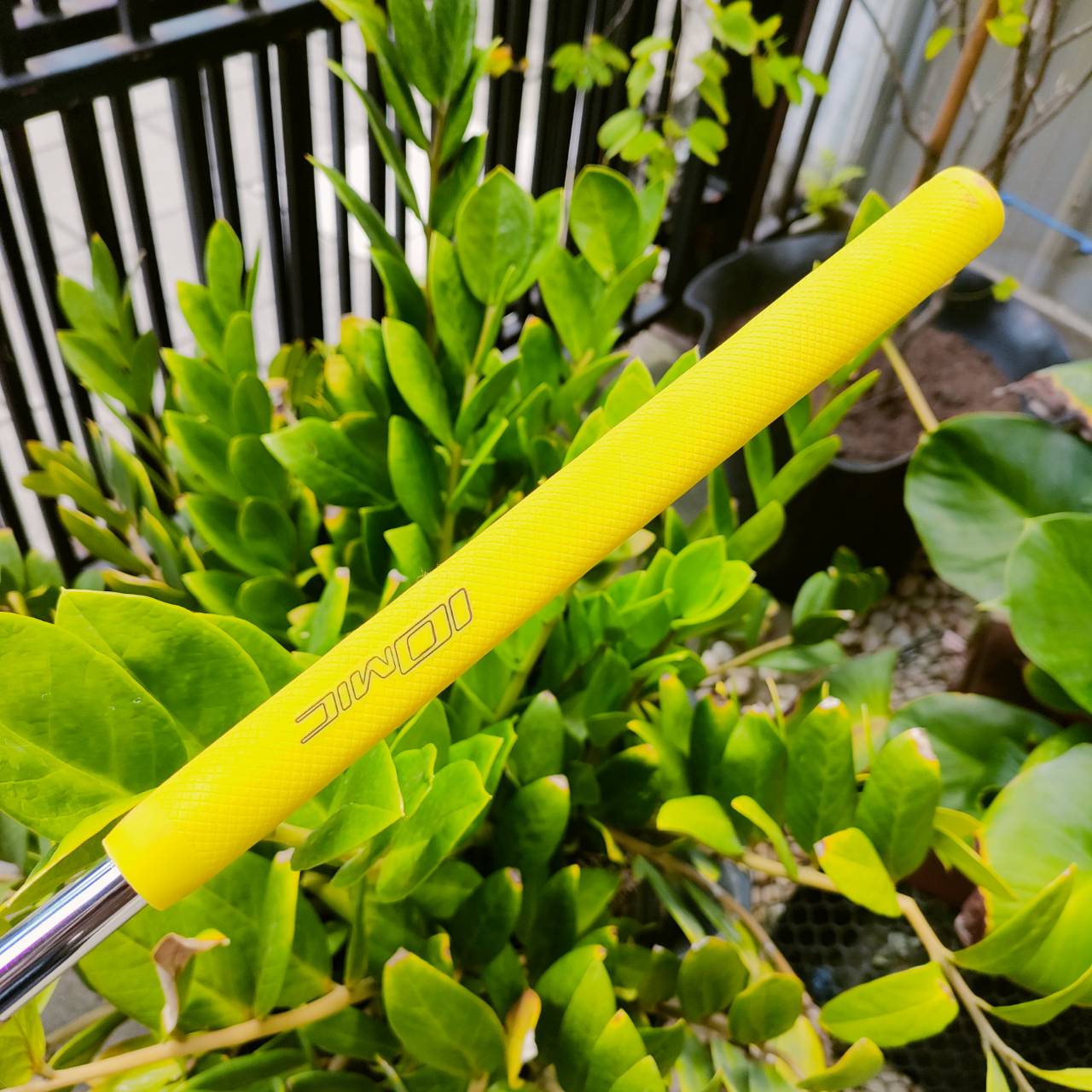PUTTER ODYSSEY WHITE HOT TOUR #1 ความยาว 34 นิ้ว ใส่กริพ IOMIC สีเหลือง นุ่มมาก เกาะไลน์ที่สุด ไม้กอล์ฟพรีเมี่ยมมือสอง ของแท้ By NakaraLuxurious