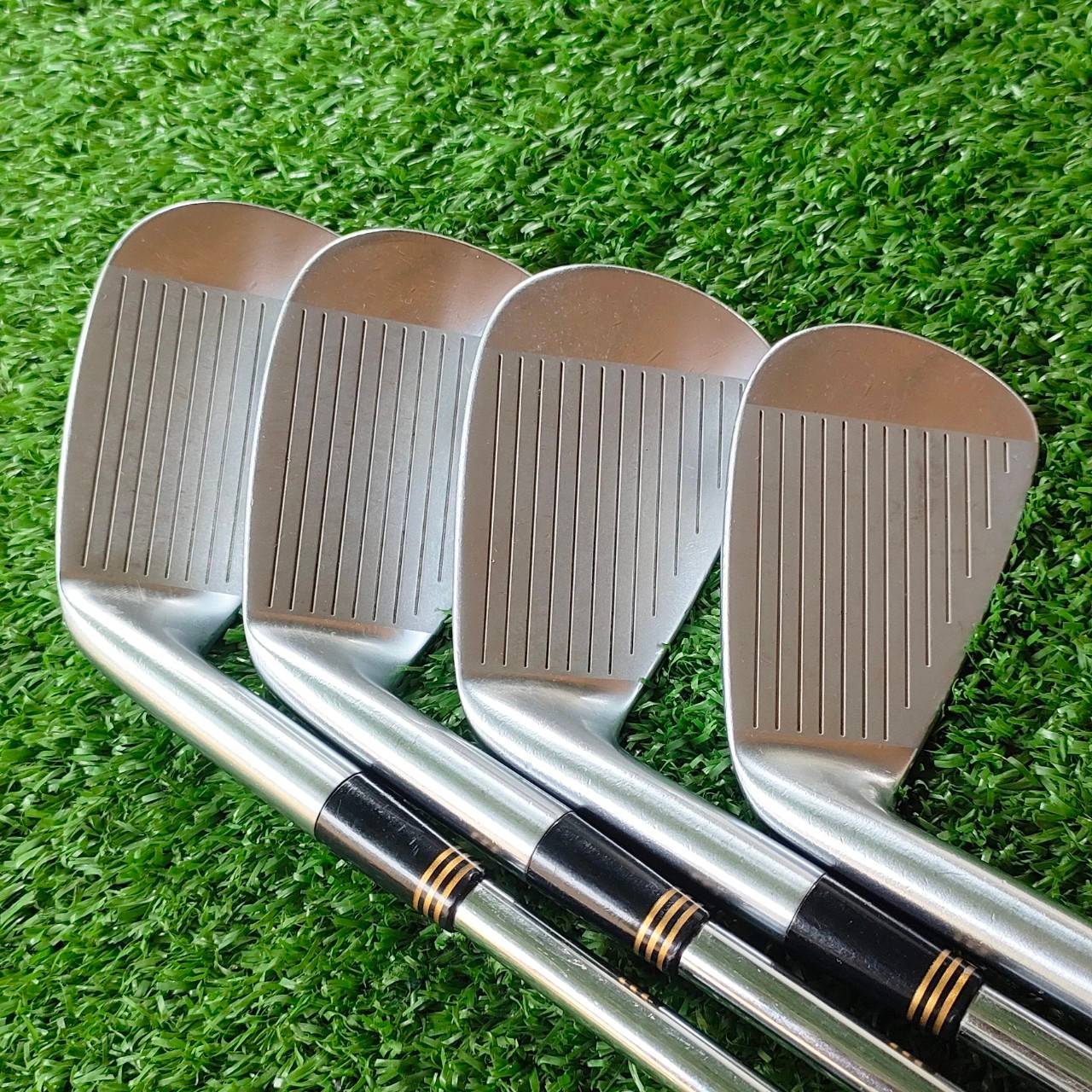 ชุดเหล็กกลาง SRIXON I-404 FORGED มีเหล็ก 6 7 8 9 ไม่มี WEDGE ก้าน N.S.PRO 950GH FLEX S เหล็ก FORGED พรีเมี่ยมจากญี่ปุ่น ไม้กอล์ฟพรีเมี่ยมมือสอง ของแท้ By NakaraLuxurious