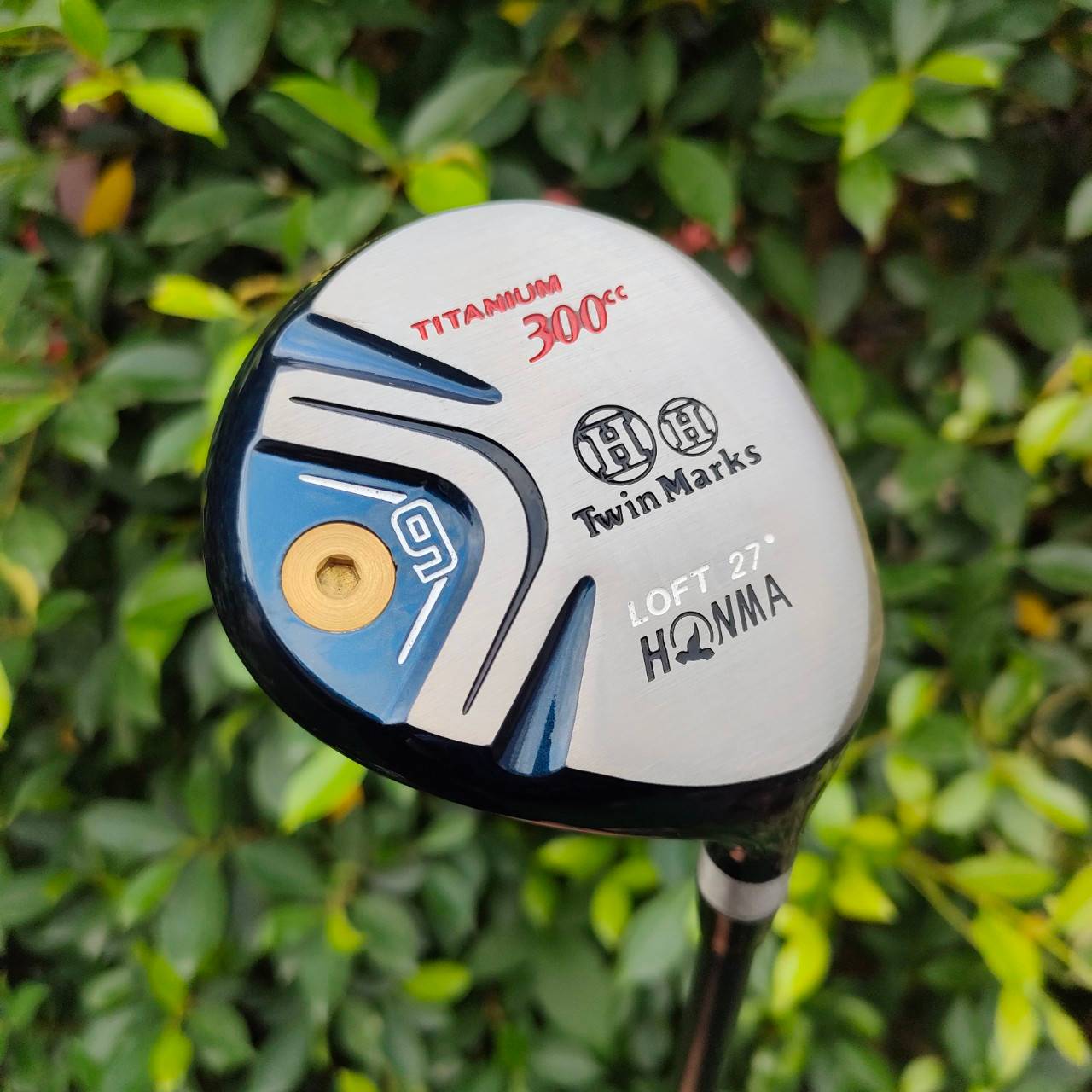 FW9 HONMA TWIN MARKS องศา 27 ก้าน DORIC TITANIUM SHAFT FLEX R สภาพสวยมาก เป็นตัว TOP ของ HONMA ใช้ตีแทนเหล็กยาว สำหรัยคนไม่ชอบ เหล็กยาว หรือ HYBRID ตัวนี้จะตีง่ายกว่ามาก ก้านพรีเมี่ยม เป็นวัสดุไทเทเนี่ยมทั้งชิ้น มี COVER แท้เดิมๆด้วยครับ