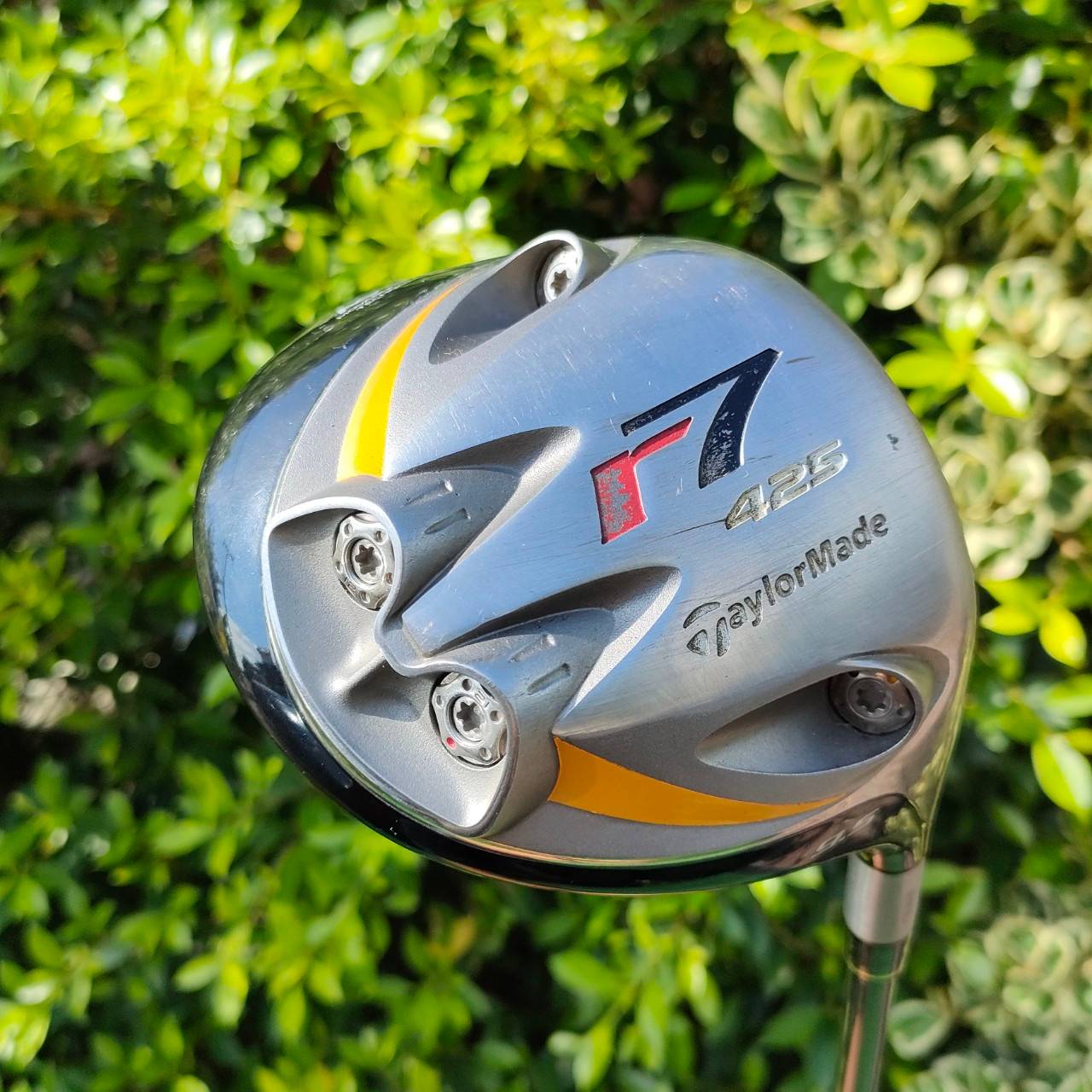 DRIVER TAYLORMADE r7 425 องศา 9.5 ก้าน RE*AX FLEX SR รุ่นนี้เอกลักษ์คือหัวไม่ใหญ่มาก ทำให้ลู่ลมได้ดีตามหลักแอโรไดนามิค ทำให้เร่งสปีดได้ต็มที่มากๆ และ หน้าสัมผัส ยังหว้างใกญ่ตีง่ายเหมือนเดิม ไขปรับได้ถึง 4 จุด