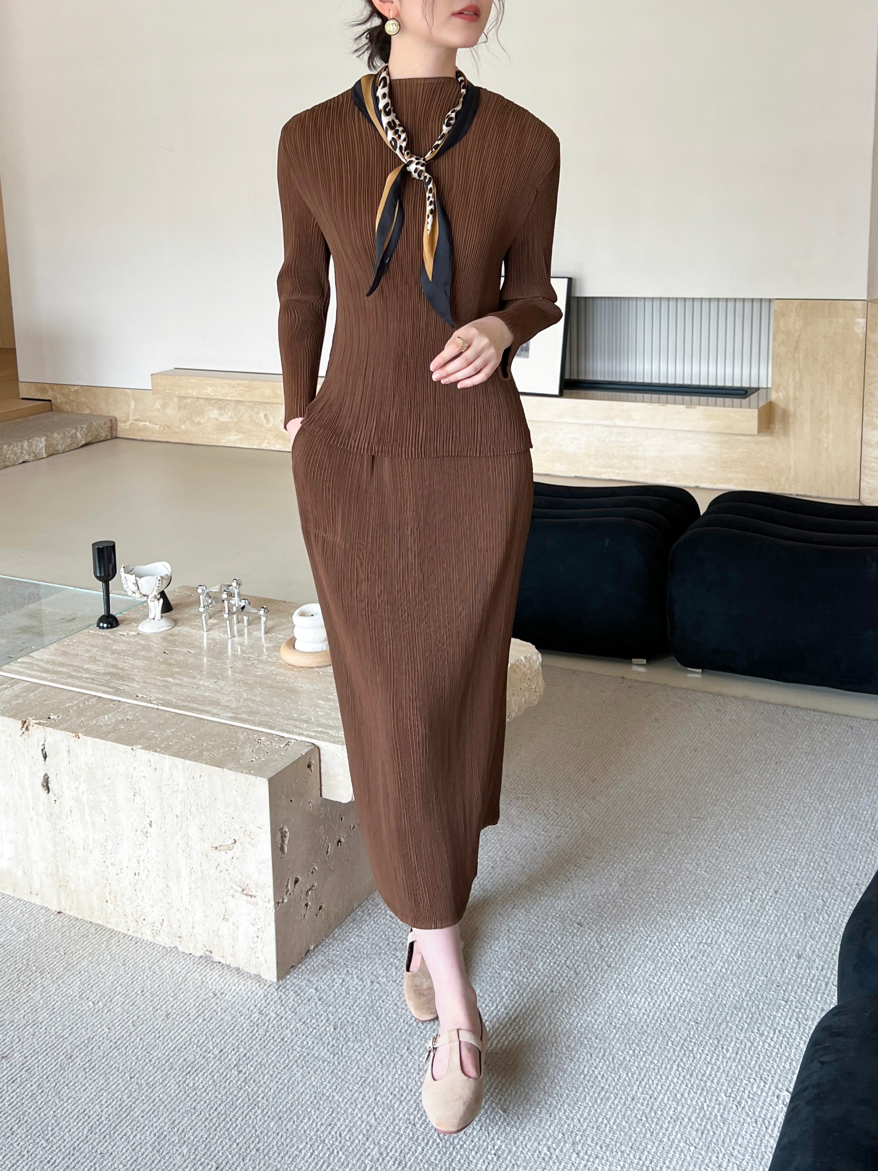 ปรับราคาลง20%!! 2MUAY รุ่น GJO11032/ GJO11044 เซ็ตพลีทผ้าแมตต์ HIGHNECK LONGSLEEVE TOP WITH PENCIL SKIRT PLEATED SET 10 สี FREE SIZE