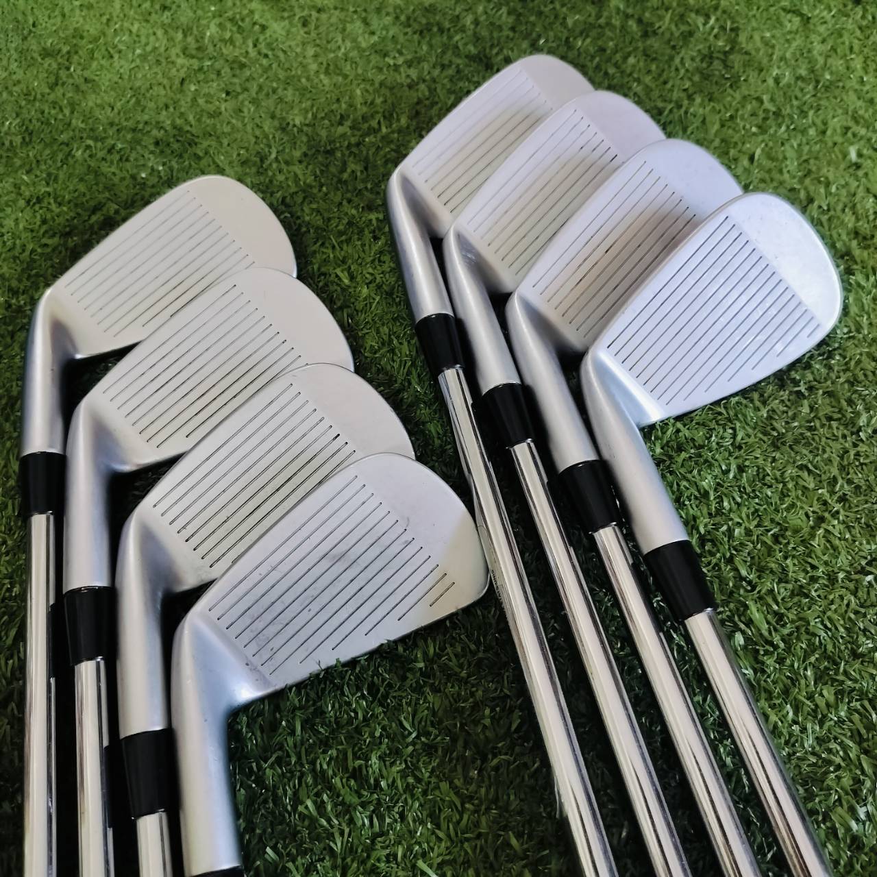 ชุดเหล็ก NIKE CCI FORGED มีเหล็ก 3 4 5 6 7 8 9 เเละ PW ก้าน DYNAMIC GOLD S300 สภาพเดืมๆ ตีง่าย ตัว FORGED วัสดุพรีเมี่ยม นุ่มมาก และเป็นเหล็กที่ตีมันส์มากๆเลยค่ะ ไม้กอล์ฟพรีเมี่ยมมือสอง ของแท้ By NakaraLuxurious