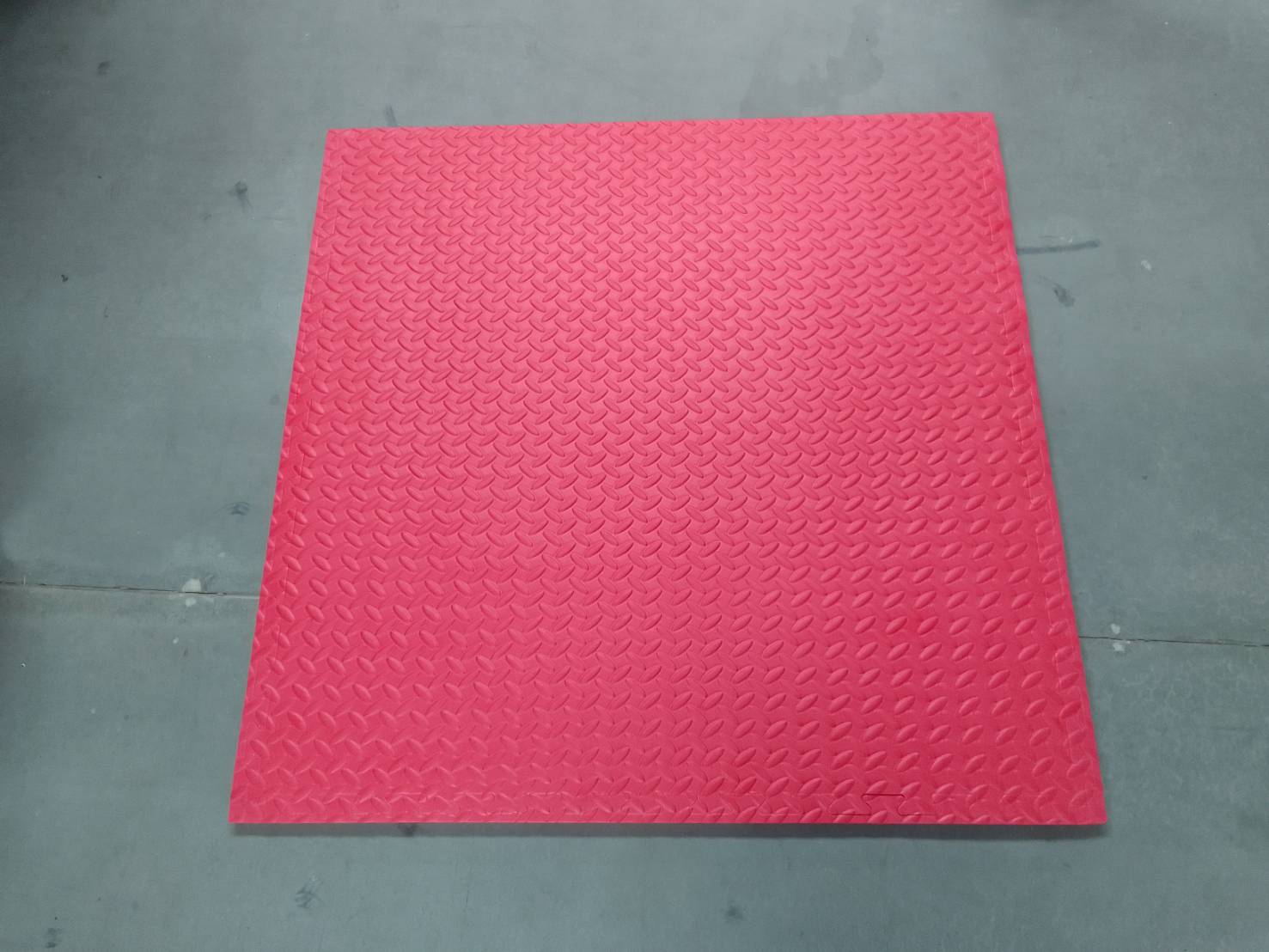 แผ่นโฟมปูพื้นกันกระแทก จิ๊กซอ EVA (งานนำเข้า) 20 มล 100x100 หนา2 ซม. ,แผ่นกันกระแทก,แผ่นโฟมปูพื้น, โฟมปูพื้น,จิ๊กซอว์ปูพื้น, แผ่นรองคลาน สำหรับเครื่องเล่นสนามในร่ม ห้องเด็กเล่น พร้อมส่ง ราคาโรงงาน