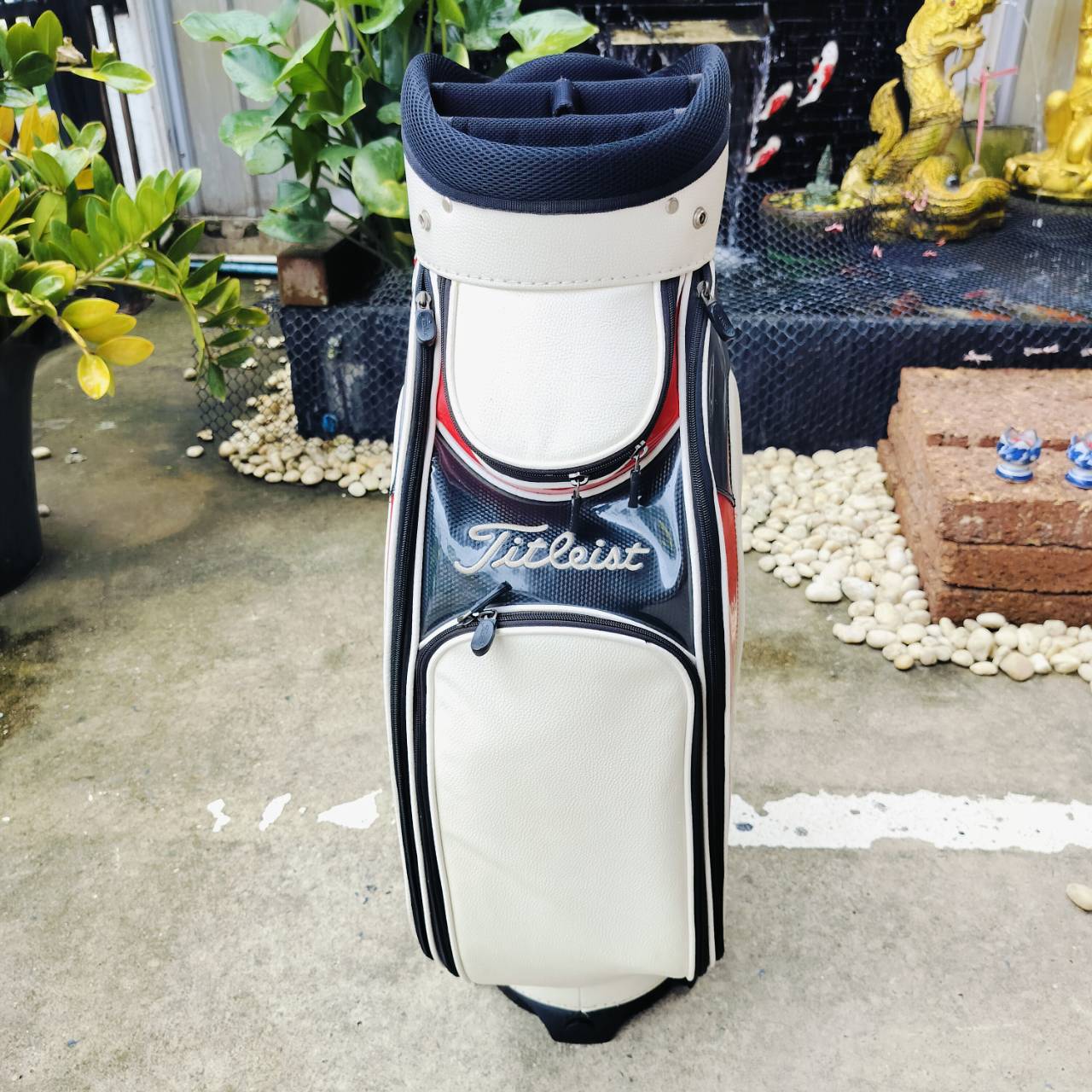 ถุงกอล์ฟ Titleist มือสอง ถุง TOUR สีขาวสวยมาก ออกแบบฟังชั่นได้ดีมาก