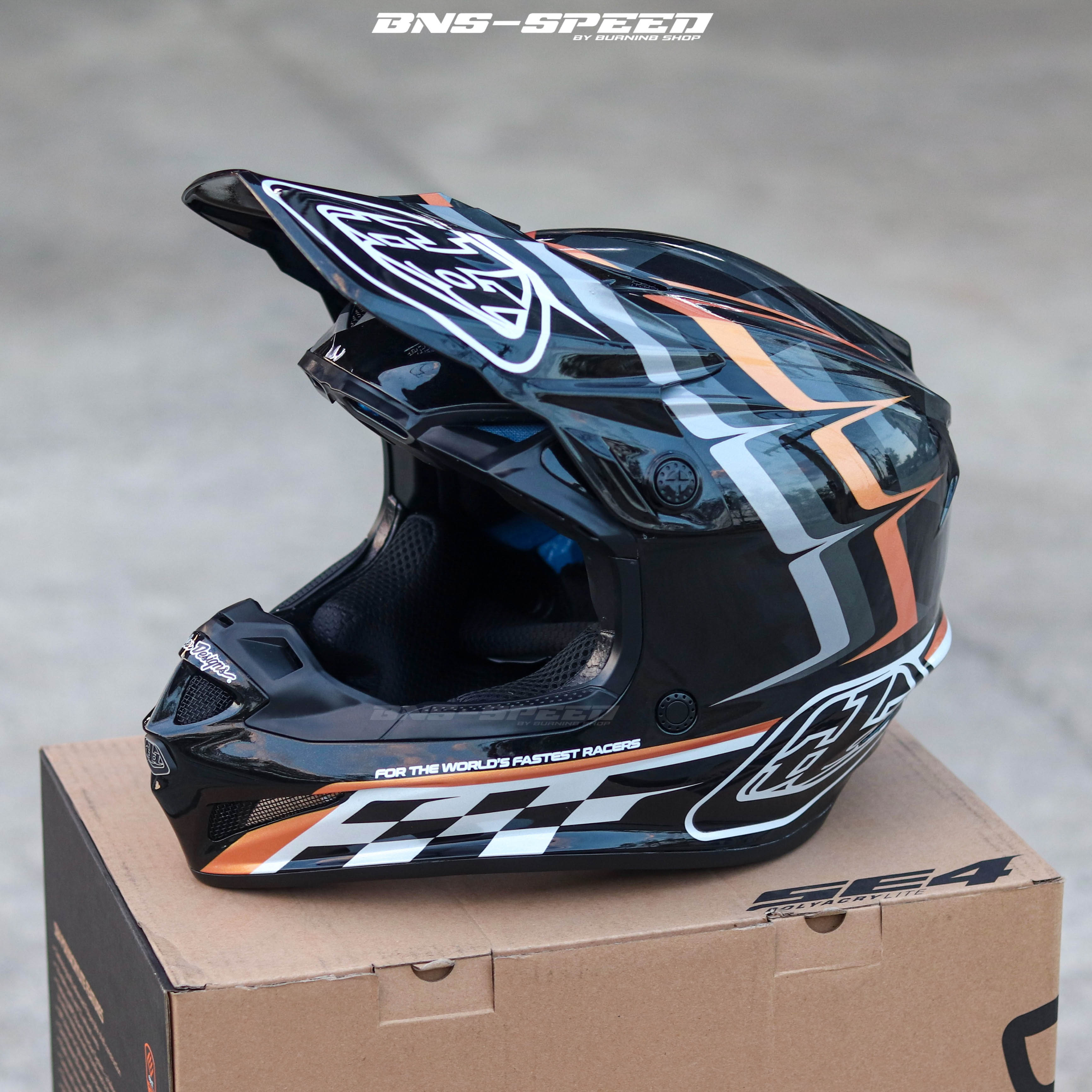หมวกกันน็อค Troy Lee Designs SE4 Polyacrylite Mono Helmet - Black