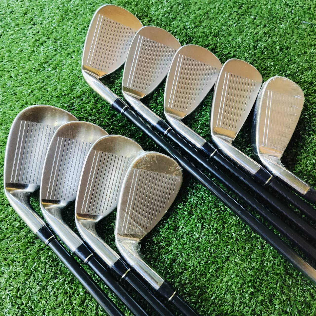 ชุดเหล็ก Taylormade XR-05 *** ขาดเหล็ก 7 *** มีเหล็ก 3 4 5 6 8 9 P A S เป็นชุดเหล็กรุ่นท๊อปสุดของ Taylormade ตีไกลมาก เป็นรุ่นหน้าเด้ง TITANIUM ก้านเบามาก สำหรับชุดเหล็ก 48 กรัมคือเบาจัดๆ FLEX R ไม้กอล์ฟพรีเมี่ยมมือสอง ของแท้ By NakaraLuxurious