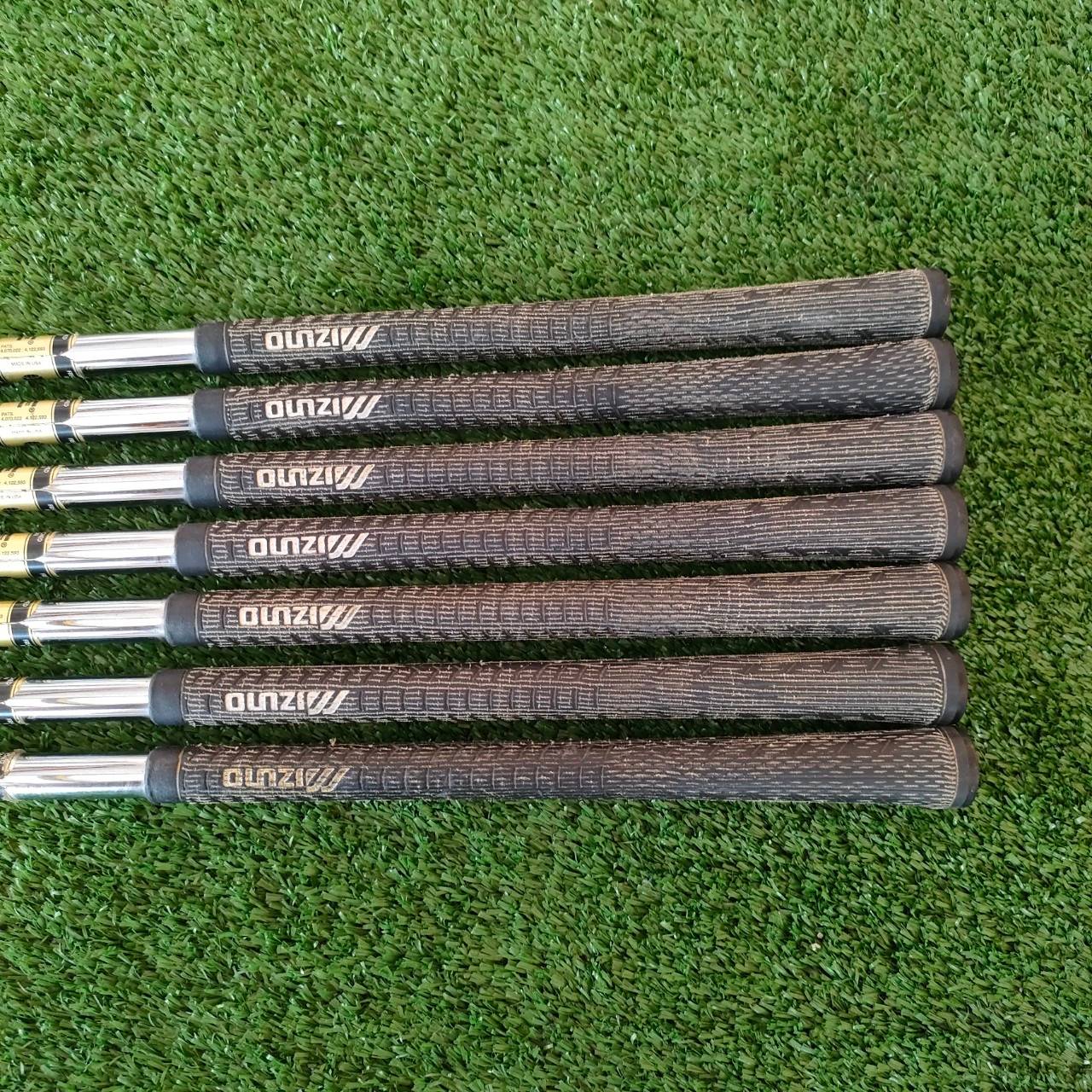 ชุดเหล็ก MIZUNO T- ZOID COMP EZ POWER BLADE มีเหล็ก 5-9 เเละ PW SW ก้าน RIFLE FCM 6.0 เป็นเหล็ก GRAIN FLOW FORGED พรีเมี่ยมญี่ปุ่น ก้านก็ดีมากๆ เป็นไรเฟิล ไม่มีปล้องลดการสั่น ใบคมแต่มี Cavity ตีง่าย มันส์ สำคัญ ราคาแบบคุ้มจัดๆ