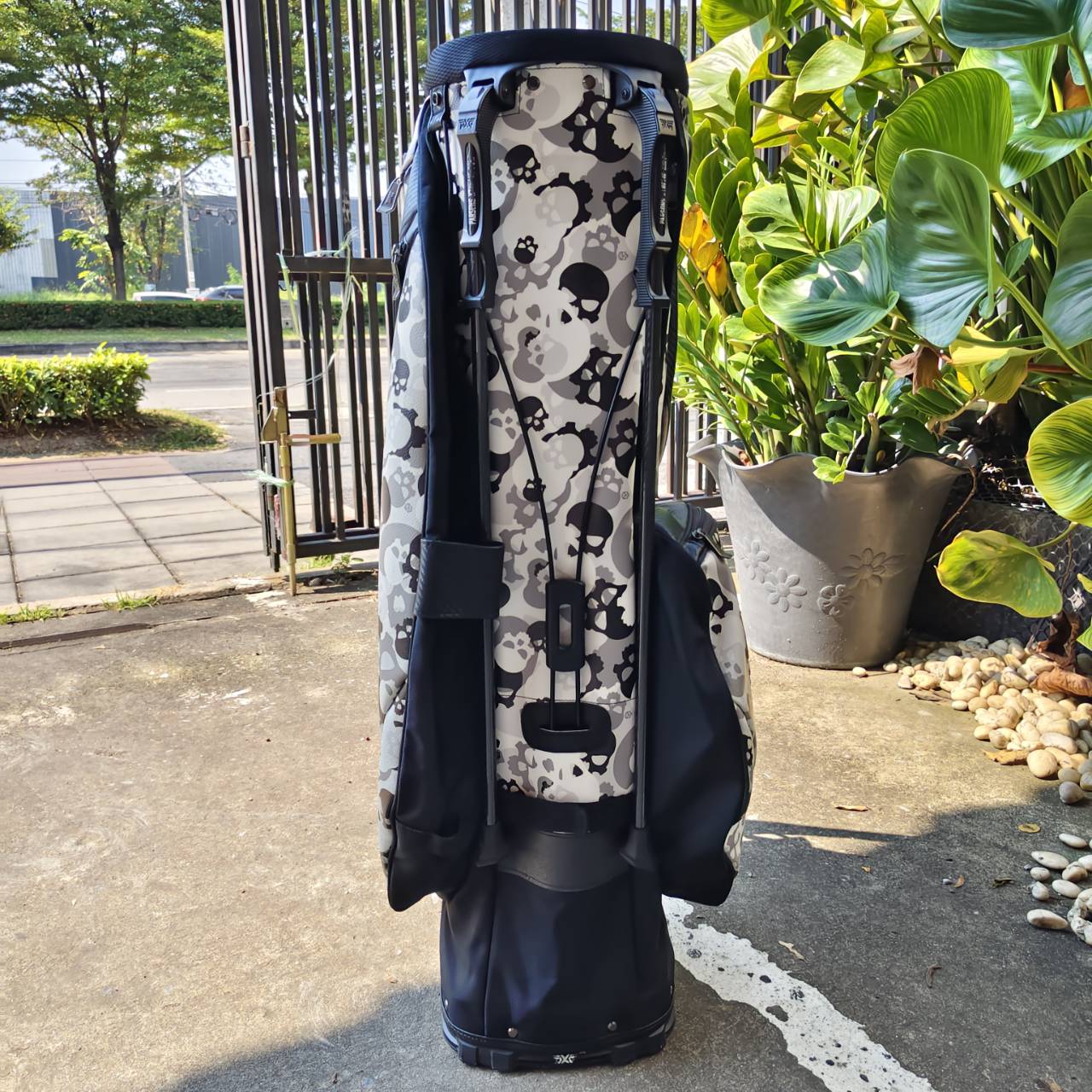 ถุงกอล์ฟ PXG 2023 Darkness Skull Camo Hybrid Stand Bag เป็นกระเป๋ากอล์ฟรุ่นพิเศษแบบลิมิเต็ดเอดิชัน