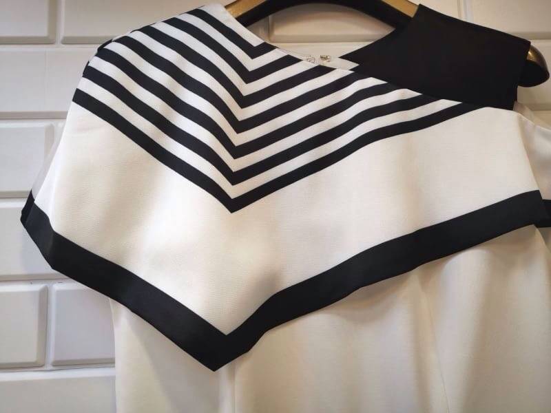 ปรับราคาลง 50% 2MUAY PREMIUM DRESS ชุดเดรสออกงาน ชุดเดรสลูกไม้ ชุดทำงาน ONE SIDE COLD SHOULDER DRESS รุ่น AK90169 สีขาวดำ