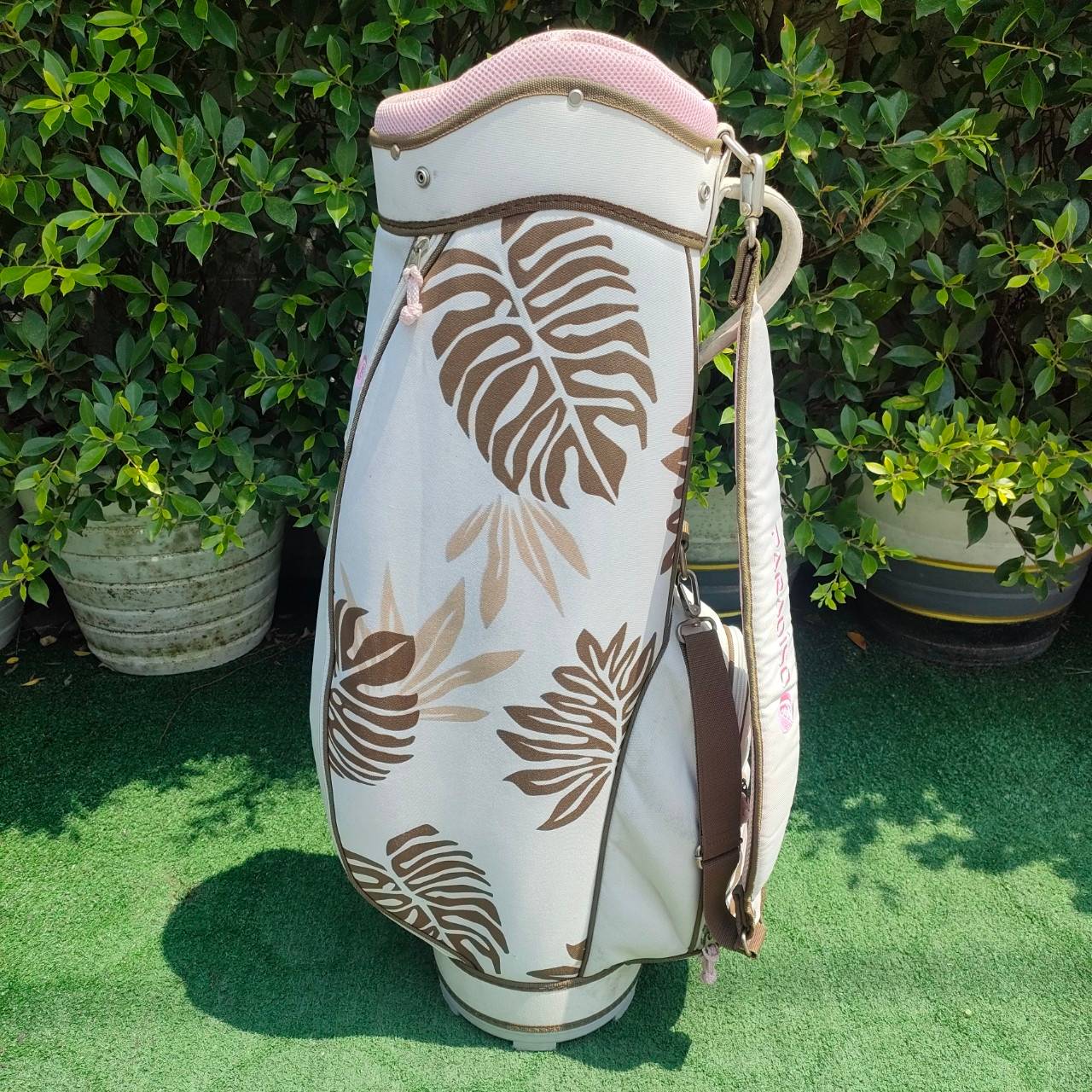 ถุงกอล์ฟ PARDISO มือสอง มีตำหนิ มีรอย ลอก มีรูปให้ชม ของใหม่ใบเป็นหมื่นครับ