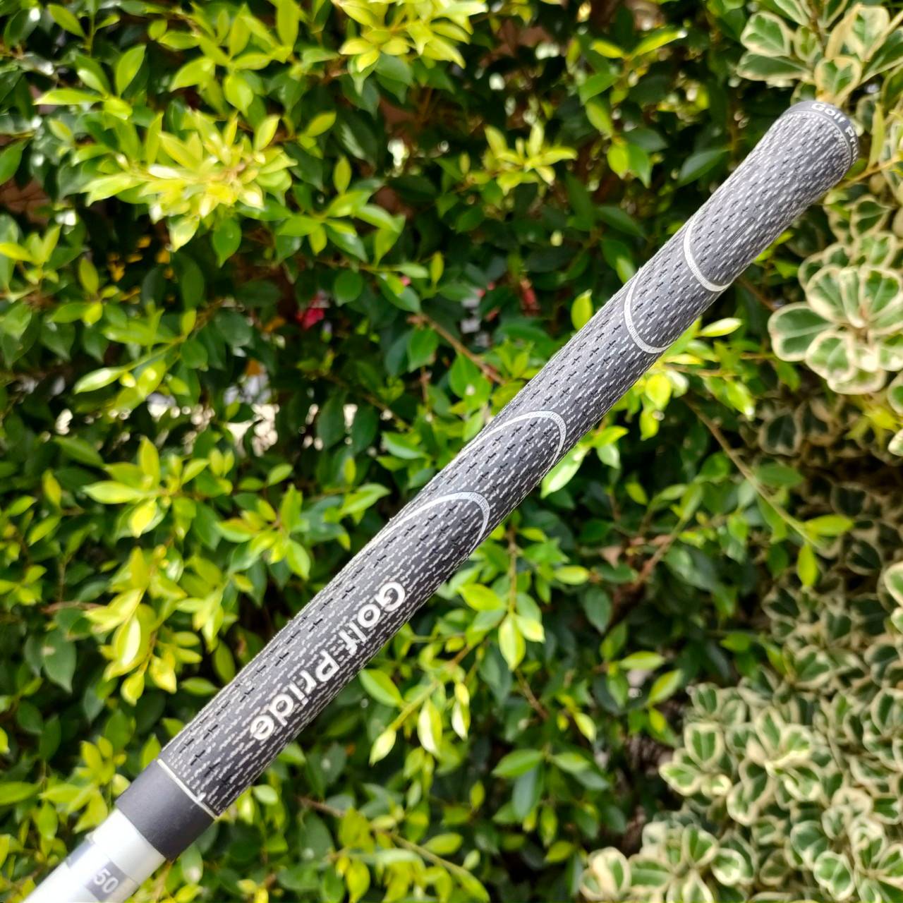 HYBRID 3 NIKE COVERT VS ก้าน TOUR AD FLEX SR ก้านแพง พรีเมี่ยม ส่วนเว้า กระจายน้ำหนัก ชดเชย ความผิดพลาดได้ดีมาก สวยเท่ห์ ดุดันครับ