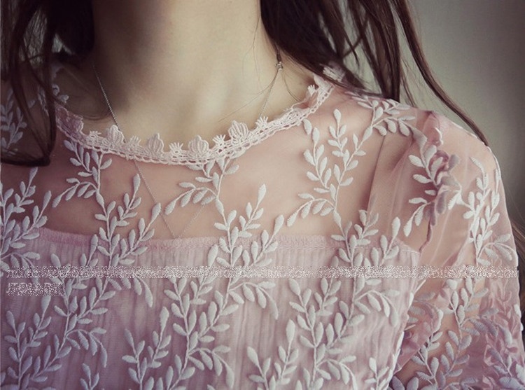 เสื้อแฟชั่น ตัดต่อลูกไม้ซีทรูช่วงบน ผ้าซีฟองเนื้อดี สีขาว ตามแบบ