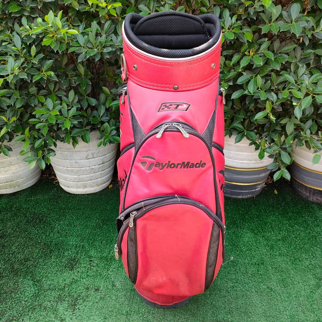 ถุงกอล์ฟ TAYLORMADE R5 มือสอง ** ถุงกอล์ฟมีตำหนิ ชิฟเเตก มีรูปให้ชมท้ายสุดค่ะ ** ถุงสวยมาก ถุง TOUR ใบใหญ่ สีแสบสุดๆ