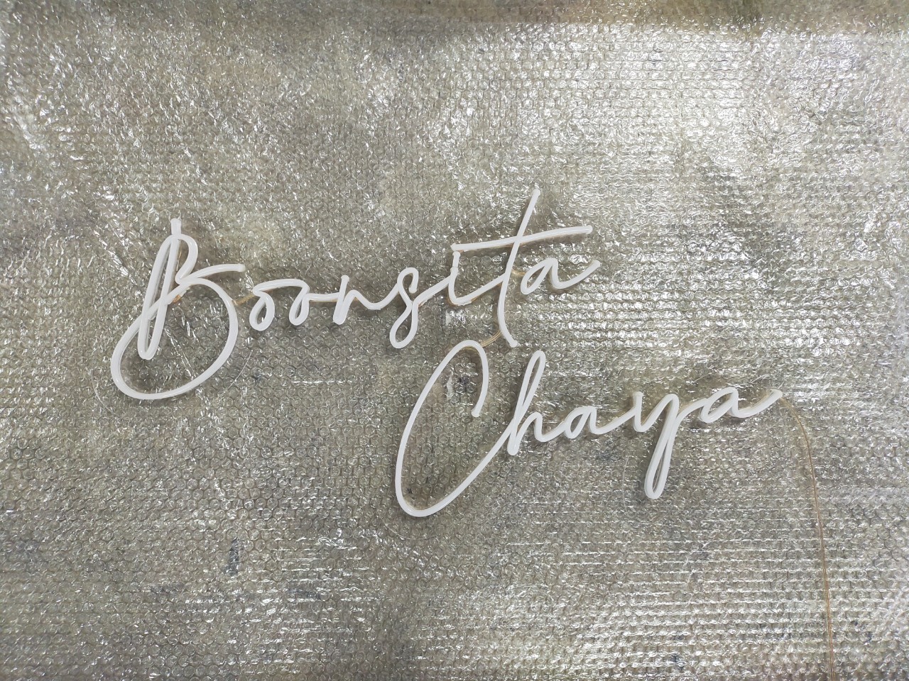 ไฟนีออน เฟค