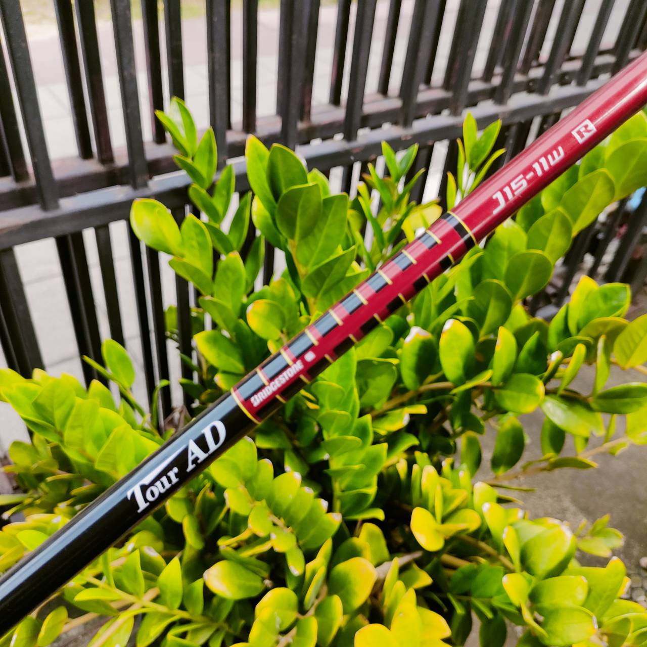 Driver BRIDGESTONE J815 องศา 10.5 ก้าน TOUR AD J15-11W FLEX R หน้าไม้ยิงเลเซอร์ ช่วยลดอาการเฟด หรือไซด์สปินได้ดีมากอย่างเห็นผล ตีได้ตรงมาก และไขปรับได้อีกด้วย มี COVER เดิมตรงรุ่นให้ด้วยค่ะ ไม้กอล์ฟพรีเมี่ยมญี่ปุ่นมือสอง By NakaraLuxurious