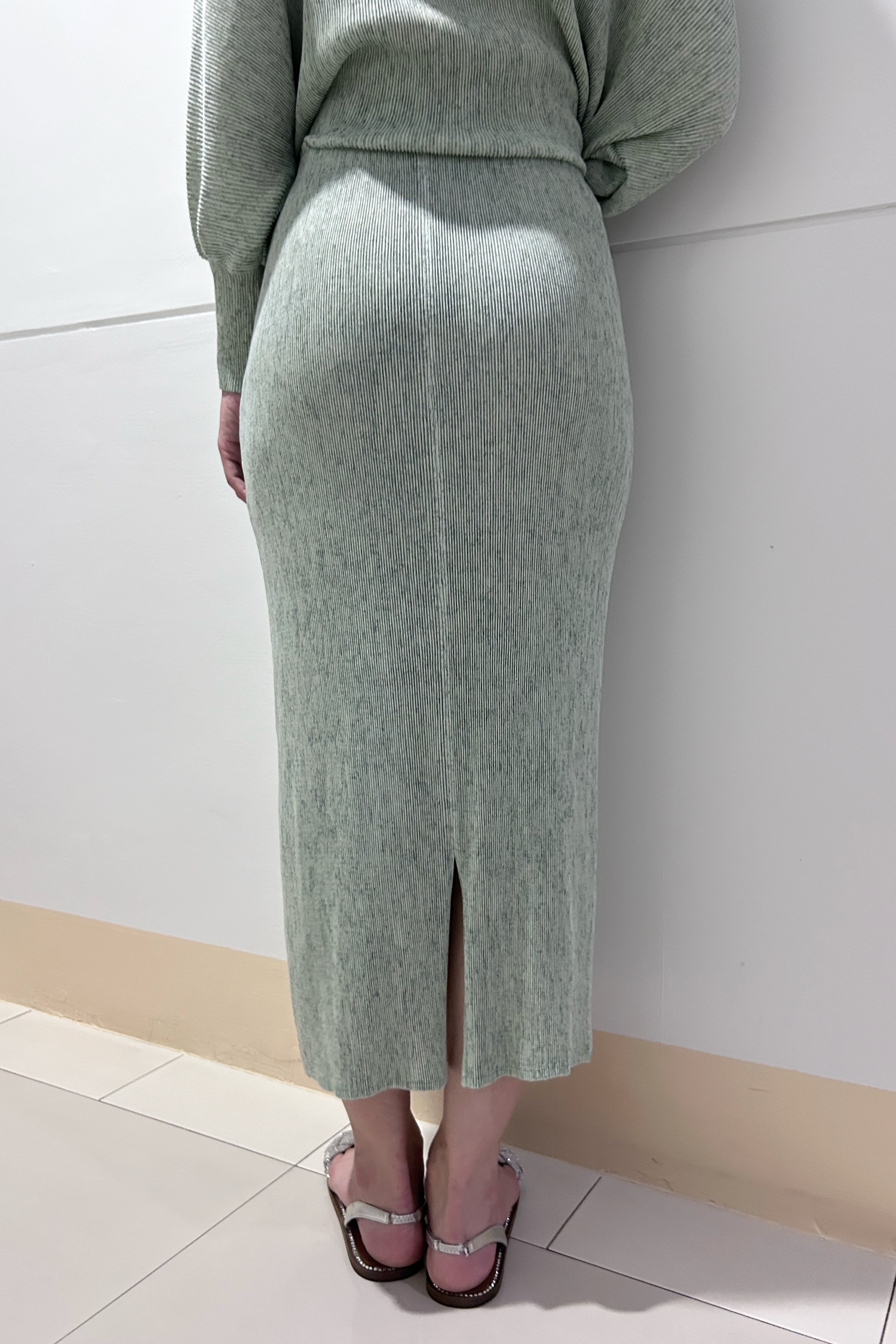 ปรับราคาลง20%!! ยาว 33.5นิ้ว! 2MUAY รุ่น GJO1847 กระโปรงพลีทคุณภาพ PENCIL KNIT PLEATED SKIRT 7 สี FREE SIZE