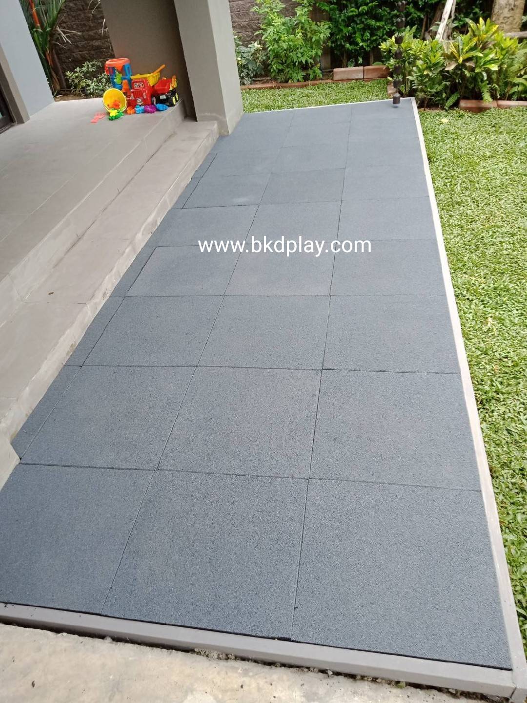 แผ่นยาง EPDM ราคาต่อ1ตร.ม. 4แผ่น แผ่นยางสังเคราะห์ ,แผ่นปูกันกระแทก,แผ่นปูพื้นสนามเด็กเล่น, พื้นยางEPDM ,ปูสนามเด็กเล่น,สนามกีฬา ห้องฟิตเนส พร้อมส่ง ราคาโรงงาน มีสีดำ เทา น้ำเงิน เหลือง แดง เขียว