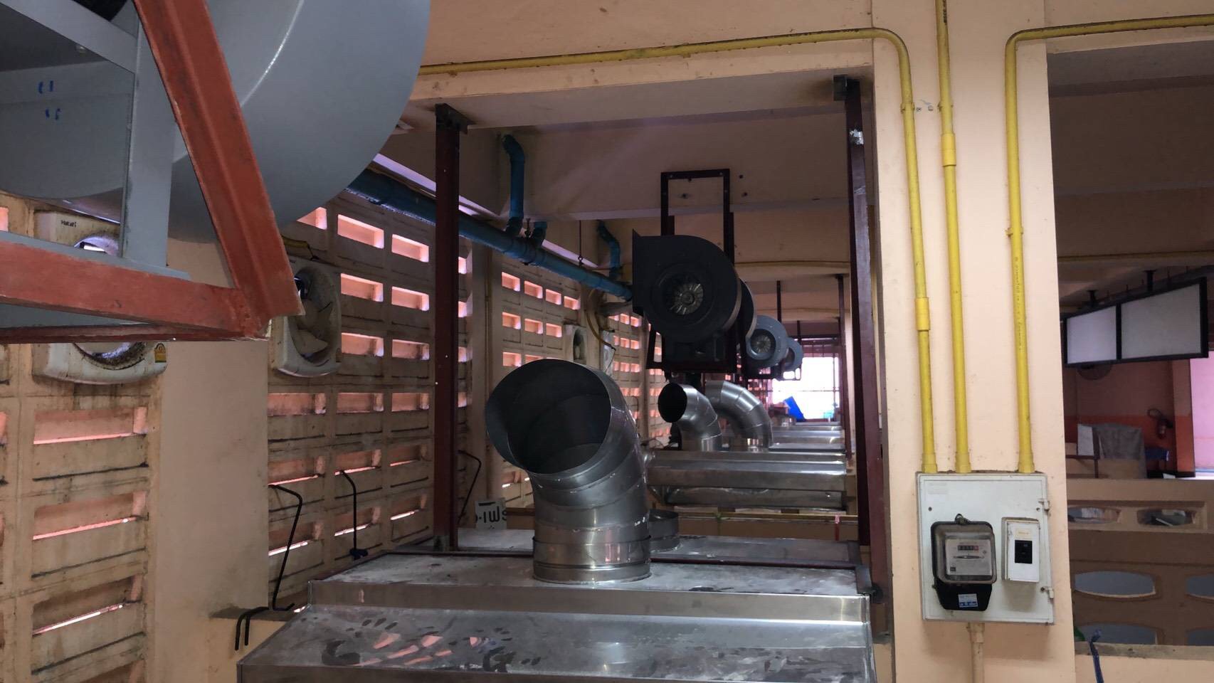 ปล่องดูดควันในโรงอาหาร รร.ฤทธิยะวรรณาลัย(ดอนเมือง)