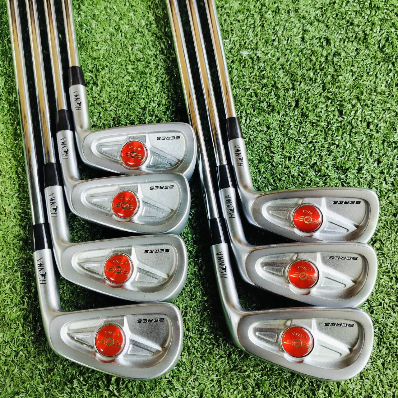 ชุดเหล็ก HONMA BERES PRO เหล็ก FORGED จาก JAPAN SAKATA ถ้าแบรนด์ระดับ HONMA ทำเหล็ก FORGED แบบมันส์ๆ ที่เป็นตระกูล TOP ระดับ BERES ต้องมีอะไรดีกว่าตระกูล TOUR WORLD แน่นอน ไม้กอล์ฟพรีเมี่ยมญี่ปุ่นมือสอง ของแท้ By NakaraLuxurious
