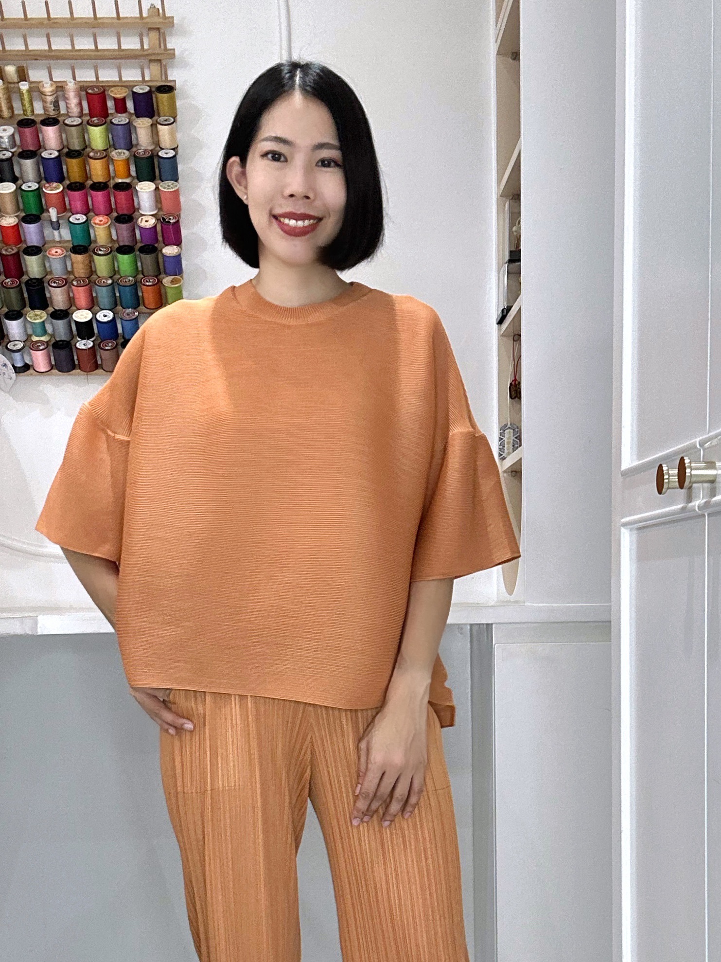 2MUAY รุ่น GJO1003 เสื้อพลีทคุณภาพ BELL SLEEVE PLEATED TOP สีดำ FREE SIZE