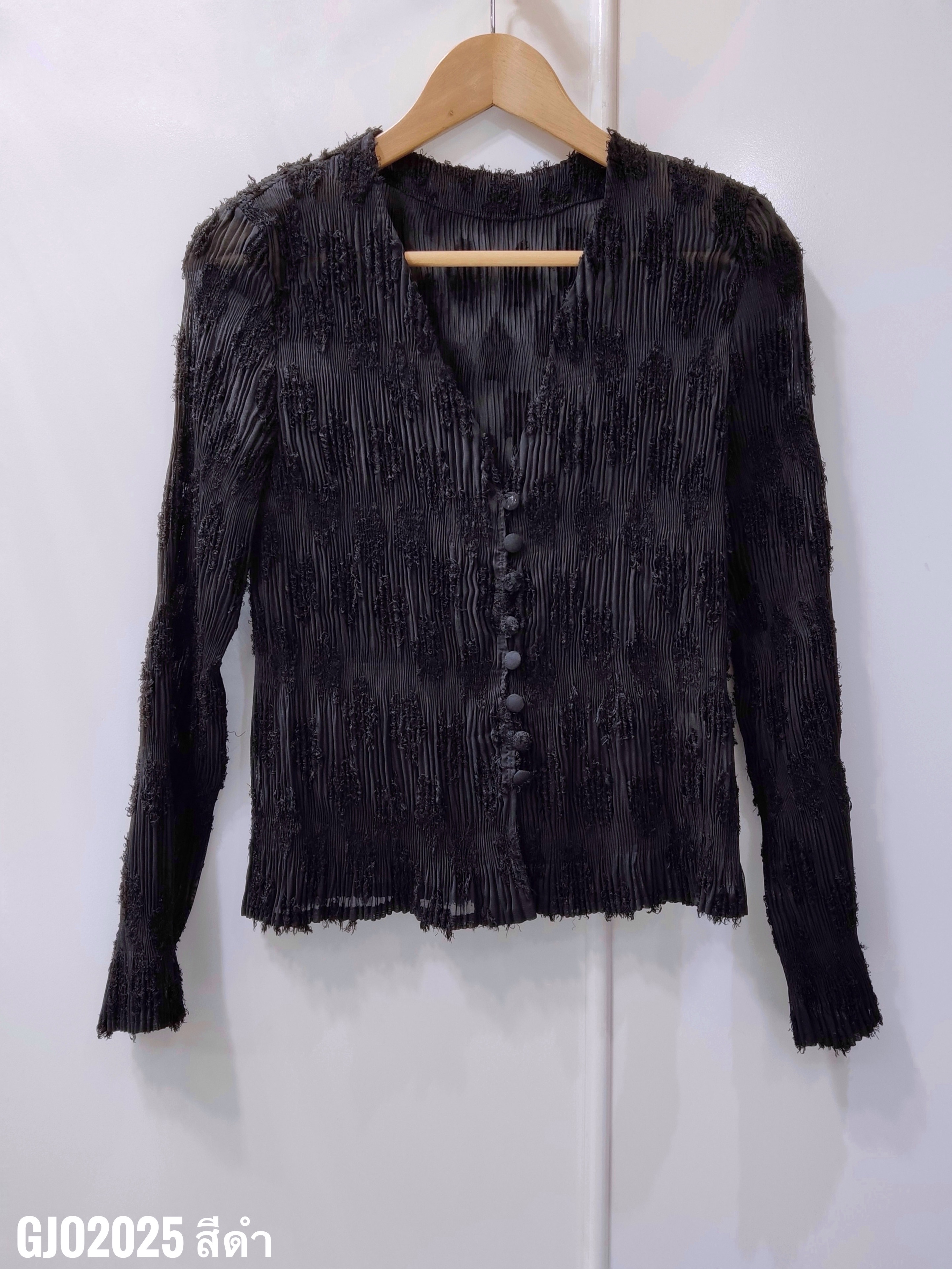 ปรับราคาลง20%!! 2MUAY รุ่น GJO2025 เสื้ออัดพลีทคุณภาพ V NECK BUTTON FRONT CRINKLE PLEATED TOP 6 สี FREE SIZE