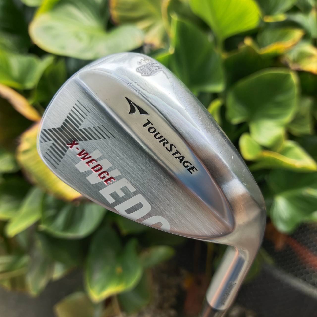 WEDGE TOURSTAGE X-WEDGE 56°/14° หน้าเหล็กมิลลิ่ง (Milled Face) และโซลแบบ Dual Grind