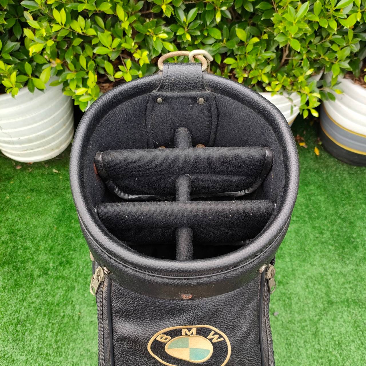 ถุงกอล์ฟ BMW มือสอง เป๊ก ซิป ใช้ได้หมด สภาพสวยเดิมๆครับ