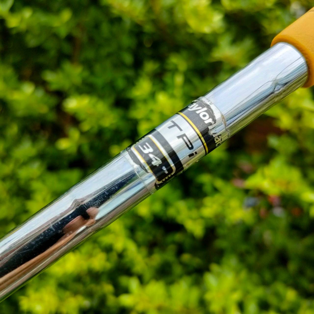 PUTTER TAYLORMADE TPi-21 ความยาว 34 นิ้ว ก้าน TAYLORMADE TPi วัสดุสุดพรีเมี่ยม เนื้อเหล็กสวย!! หน้าอินเซิร์ทพิเศษทั้งนุ่ม และลอยขลุขละจะช่วยในการหมุน!!! ไม้กอล์ฟมือสอง ของแท้ BY NakaraLuxurious