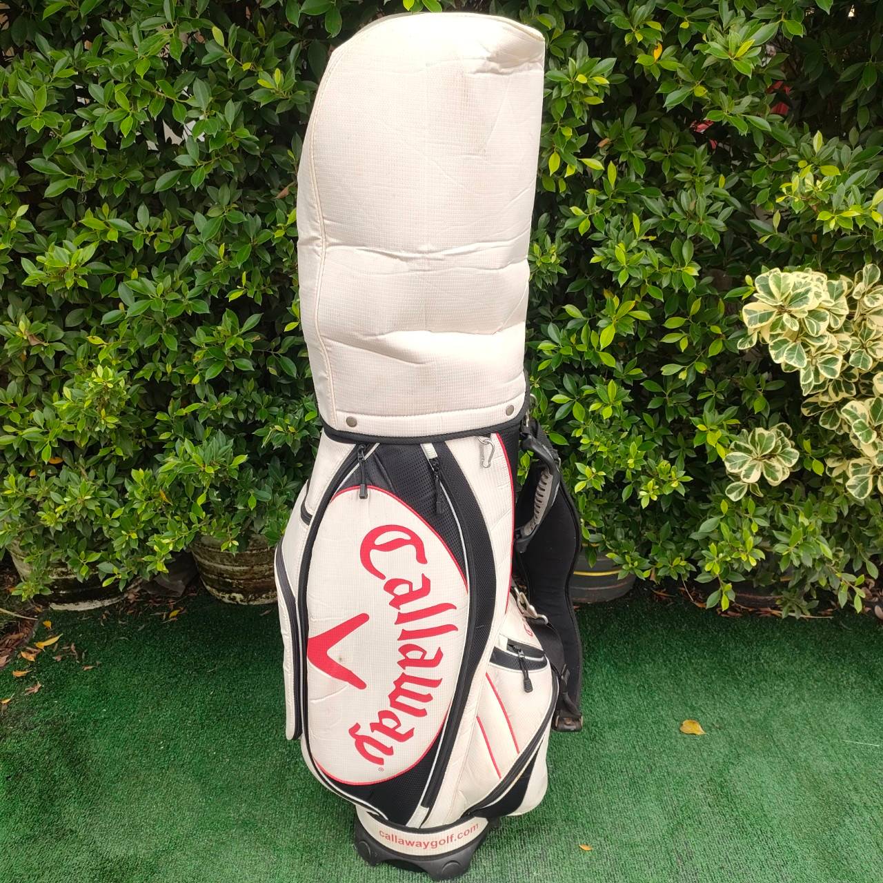 ถุงกอล์ฟ CALLAWAY ของแท้ มือสอง **สีซีดเล็กน้อย** กันน้ำ น้ำหนักเบามาก!! สภาพพร้อมใช้งาน ซิปดี ปากถุงสวย!!! มือสอง ของแท้ BY NakaraLuxurious