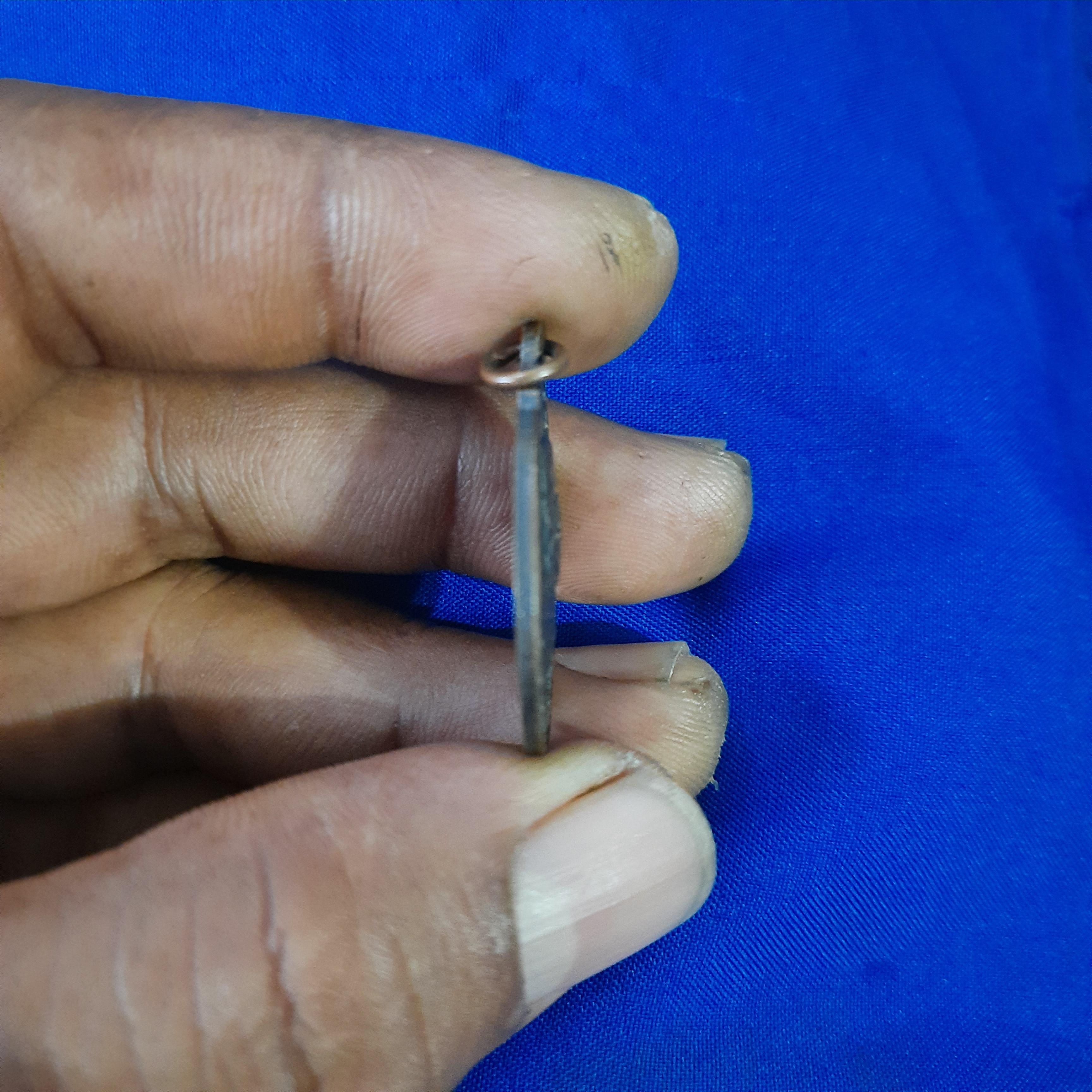 เหรียญ พระ อโนมคุณมุนี กิ้ม ด้านหลัง พระพุทธรูป ยายม่วง ปี33