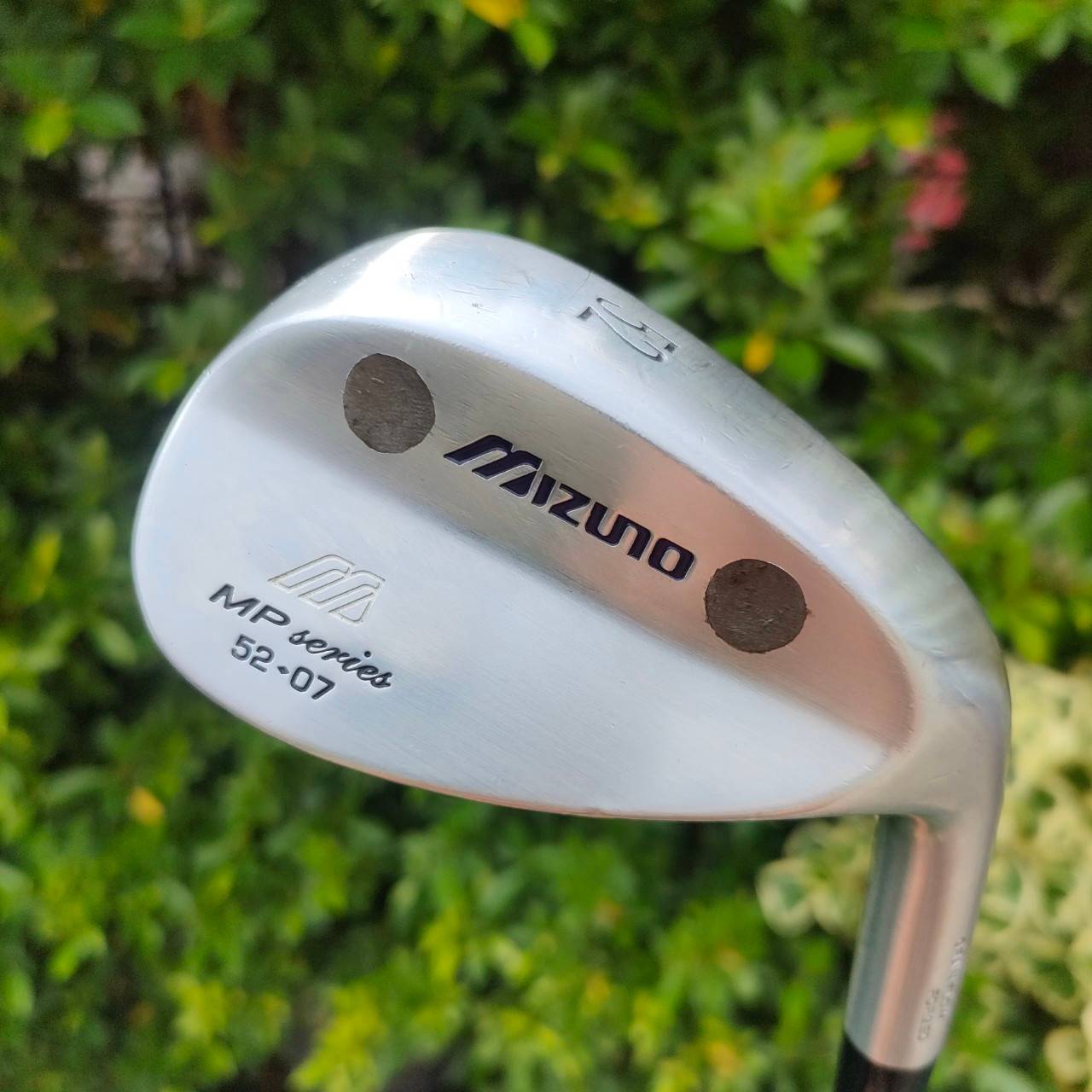 WEDGE MIZUNO MP SERIES องศา 52 เบาท์ 07 ก้าน DYNAMIC GOLD S200 ก้านเหมาะมากๆ วัสดุ GRAIN FLOW FORGED สุดนุ่ม สุดพรีเมี่ยม ชิพสปินจัด น้ำหนักดีมาก MADE IN JAPAN ไม้กอล์ฟมือสอง ของแท้ BY NakaraLuxurious