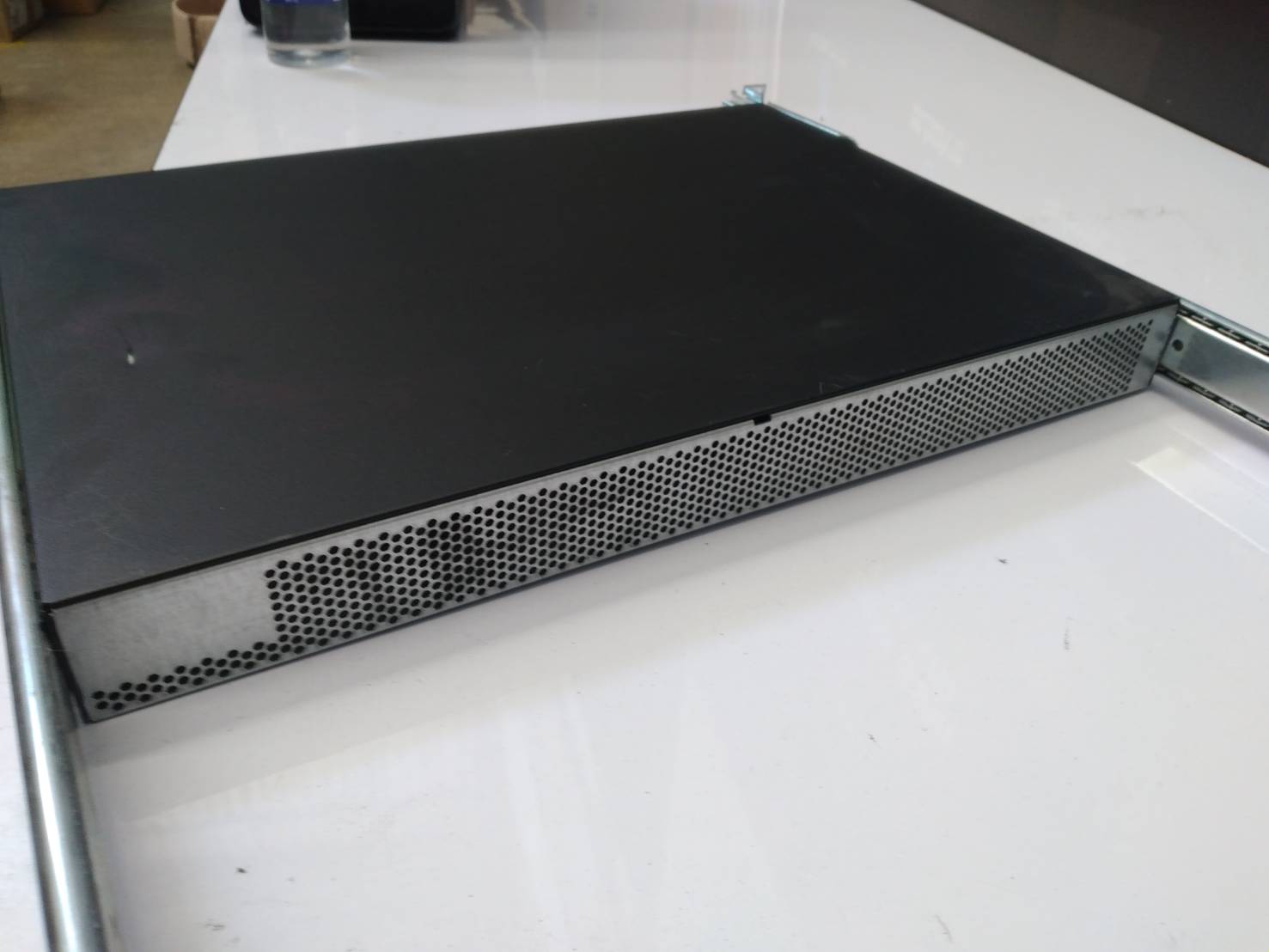 IBM 2498-B24/24E SAN Switch with 24 ports and Rack Mounting Kit พร้อมโมดูล 16 ตัว