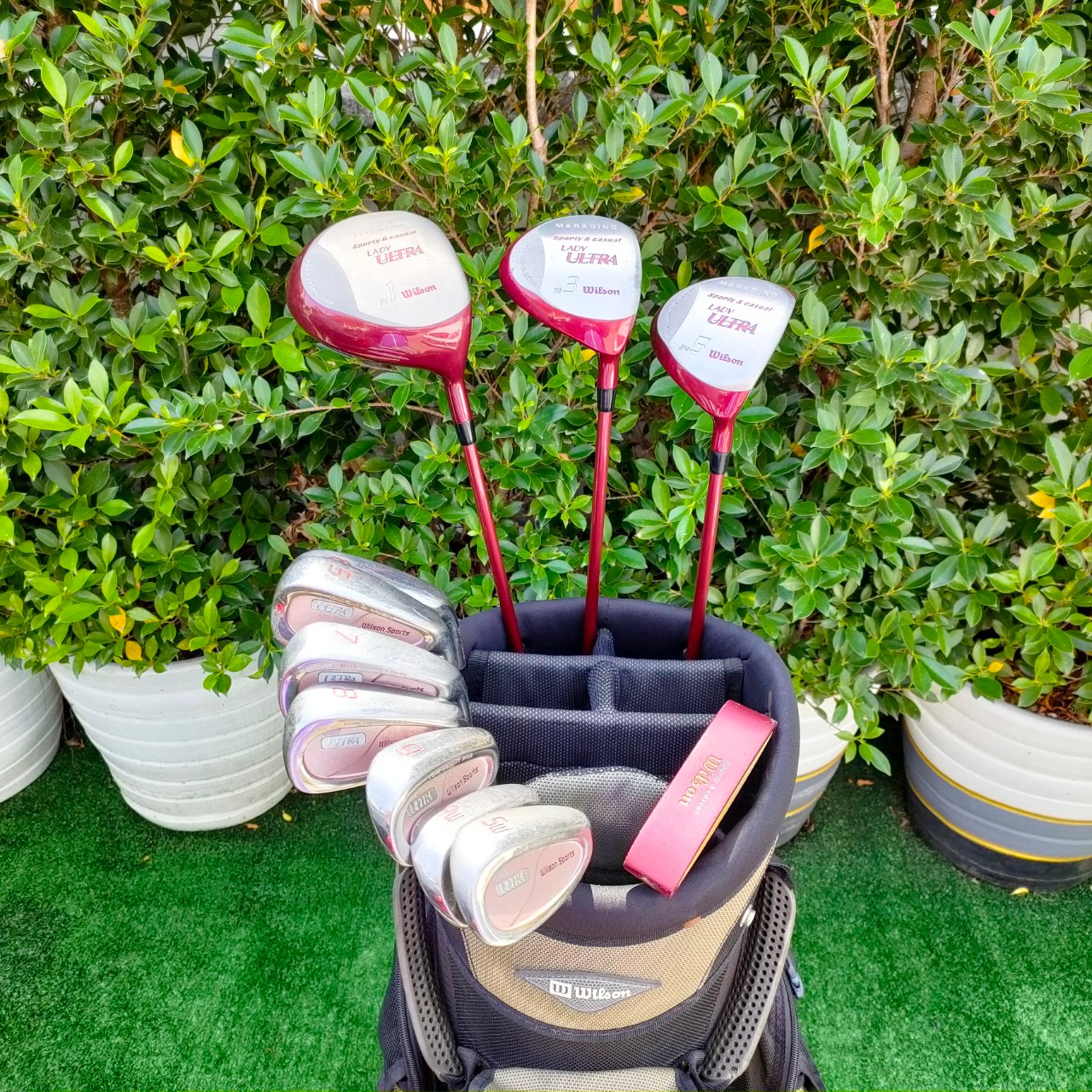 *** ไม้กอล์ฟสำหรับผู้หญิง *** ไม้กอล์ฟครบชุด WILSON LADY ULTRA สภาพสวยเดิมทุกไม้ เซ็ทเดียวกันหมด น้ำหนักเบาตีง่าย ก้าน LADY พร้อมออกรอบได้เลย