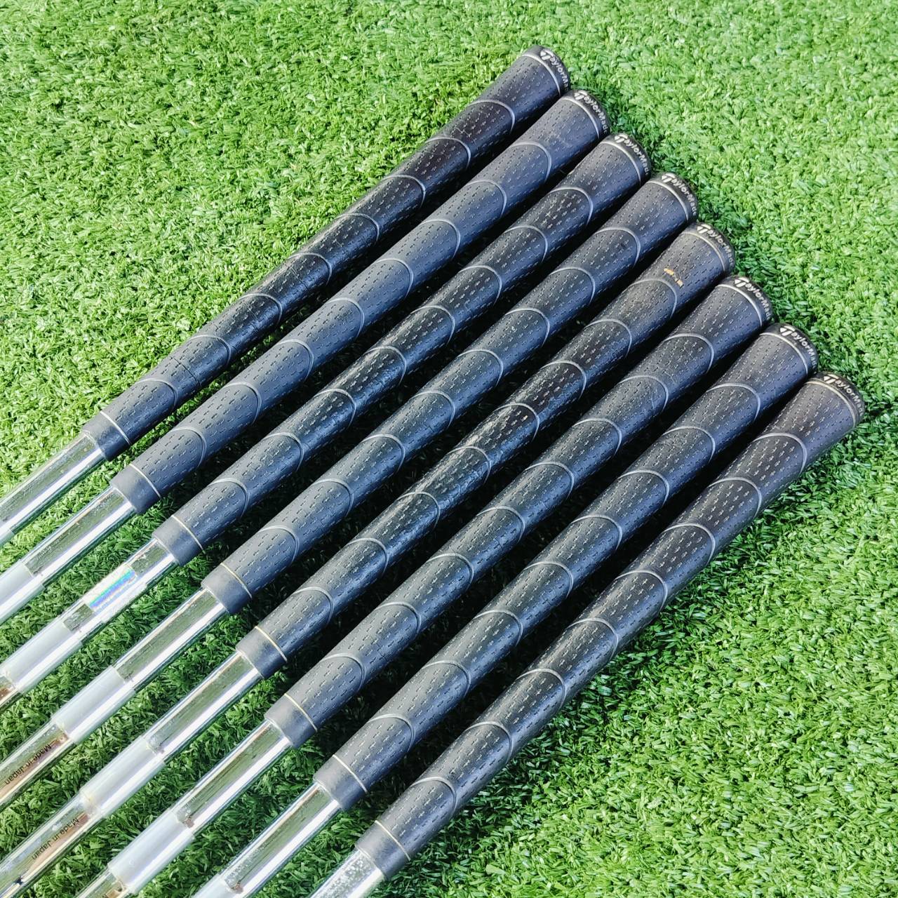 ชุดเหล็ก Taylormade RAC R5 รุ่นนี้ตีง่ายอย่างมาก และถ้าใครเลยลอง จะรู้ว่าตีไกลกว่าปกติมาก ไม้กอล์ฟพรีเมี่ยมมือสอง ของแท้ By NakaraLuxurious
