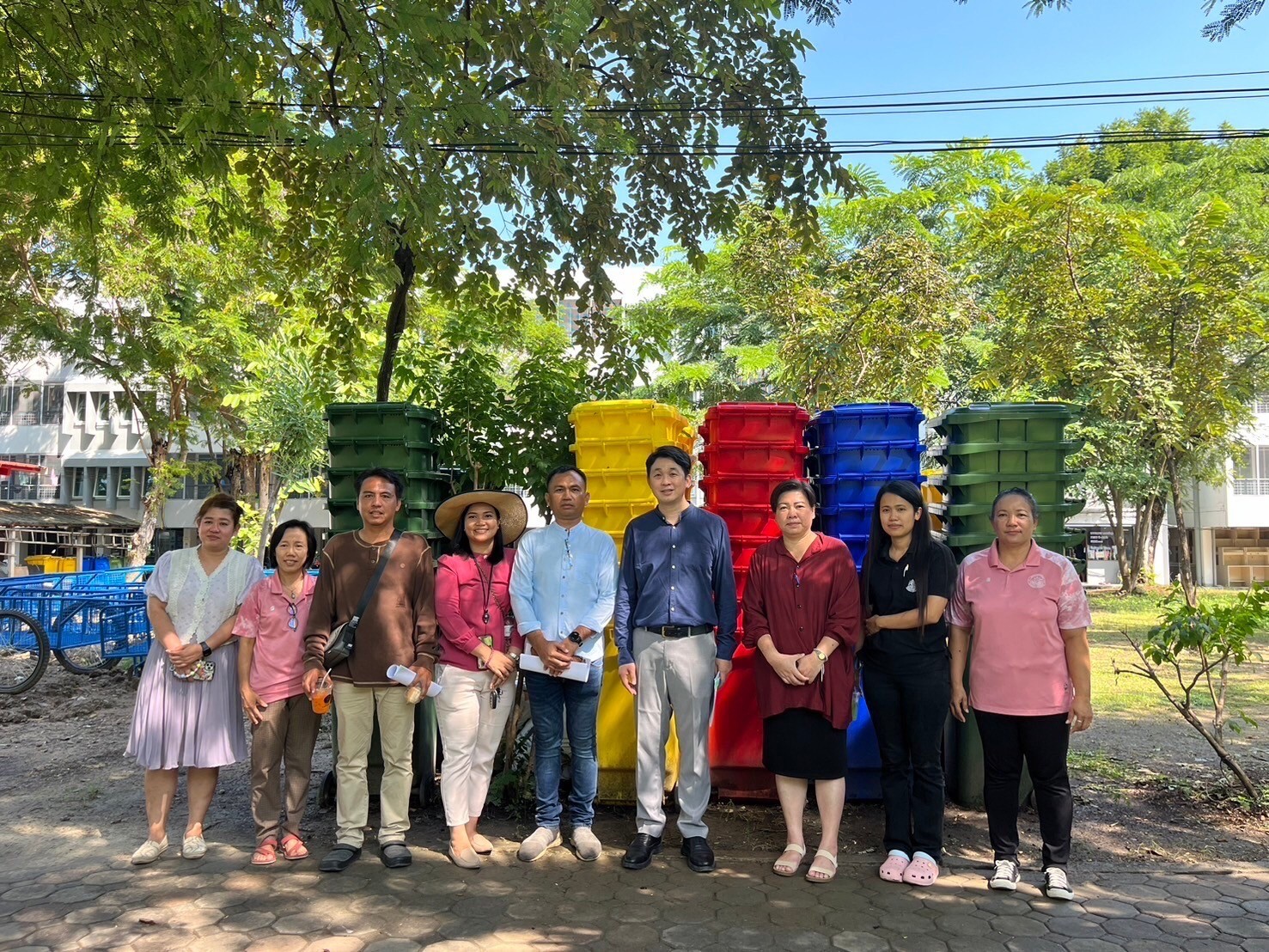 ม.ศิลปากร งานก่อสร้างจุดทิ้งขยะ