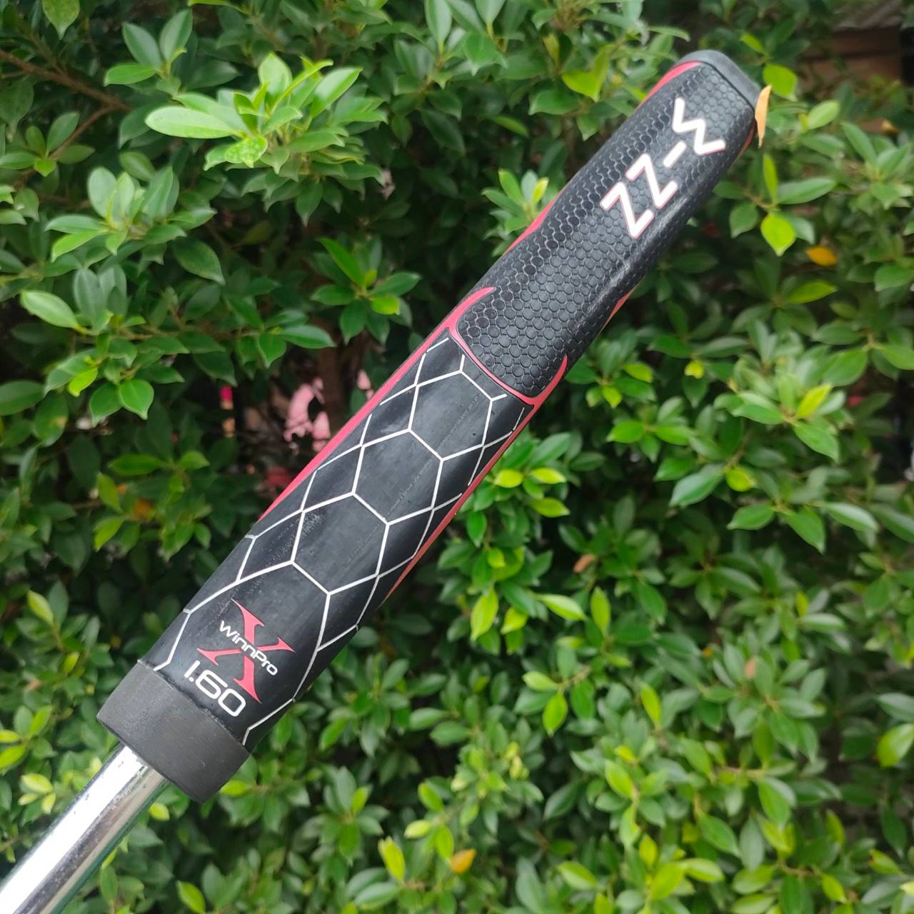 PUTTER TRIDENT 400 ความยาว 34 นิ้ว กริพ WINN เเบบใหญ่ เฉพาะคลิปอย่างเดียวซื้อมาราคา 1,500 บาท สุดยอดวัสดุทองเหลืองระดับพรีเมี่ยม!! สุดยอดคุณภาพสุดคุ้มกว่านี้ไม่มีอีกแล้ว!! ไม้กอล์ฟมือสอง ของแท้ BY NakaraLuxurious