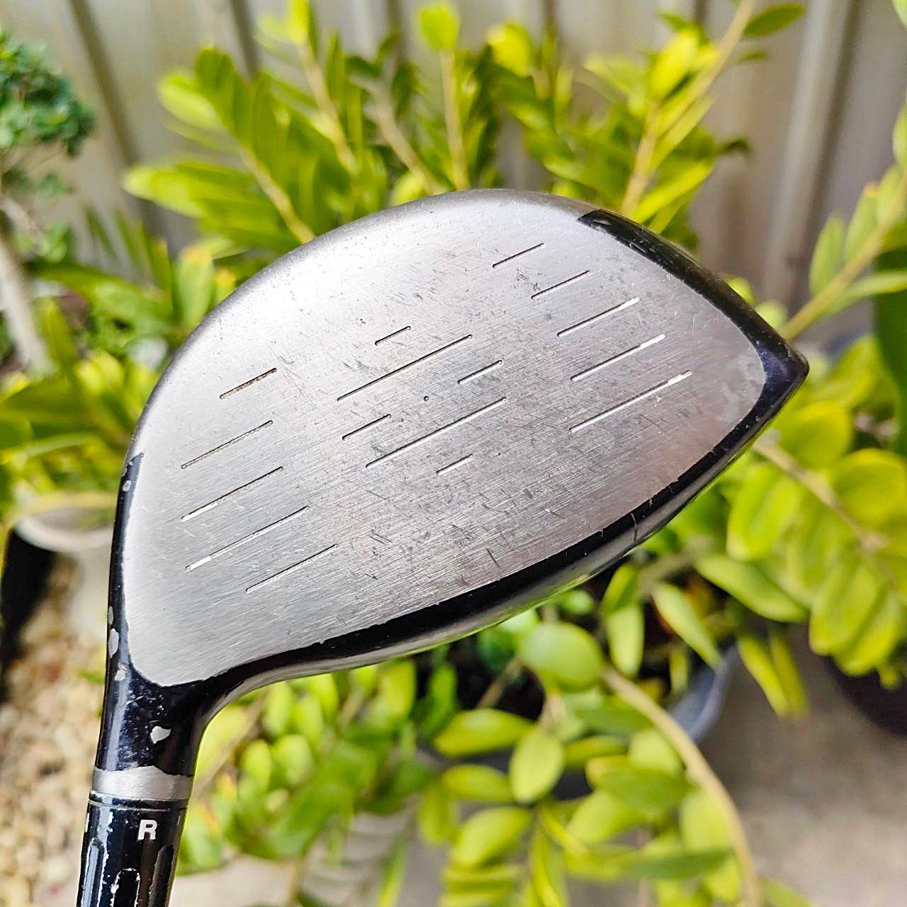 DRIVER TAYLORMADE R9 องศา 9.5 ก้าน FUJIKURA MOTORE FLEX R เจ้าของเดิมขัดสีออกเป็นแบบเปลือย ตีดีมากๆ ตีง่ายมาก หัวใหญ่ และไกลมาก ไม้กอล์ฟพรีเมี่ยมมือสอง ของแท้ By NakaraLuxurious