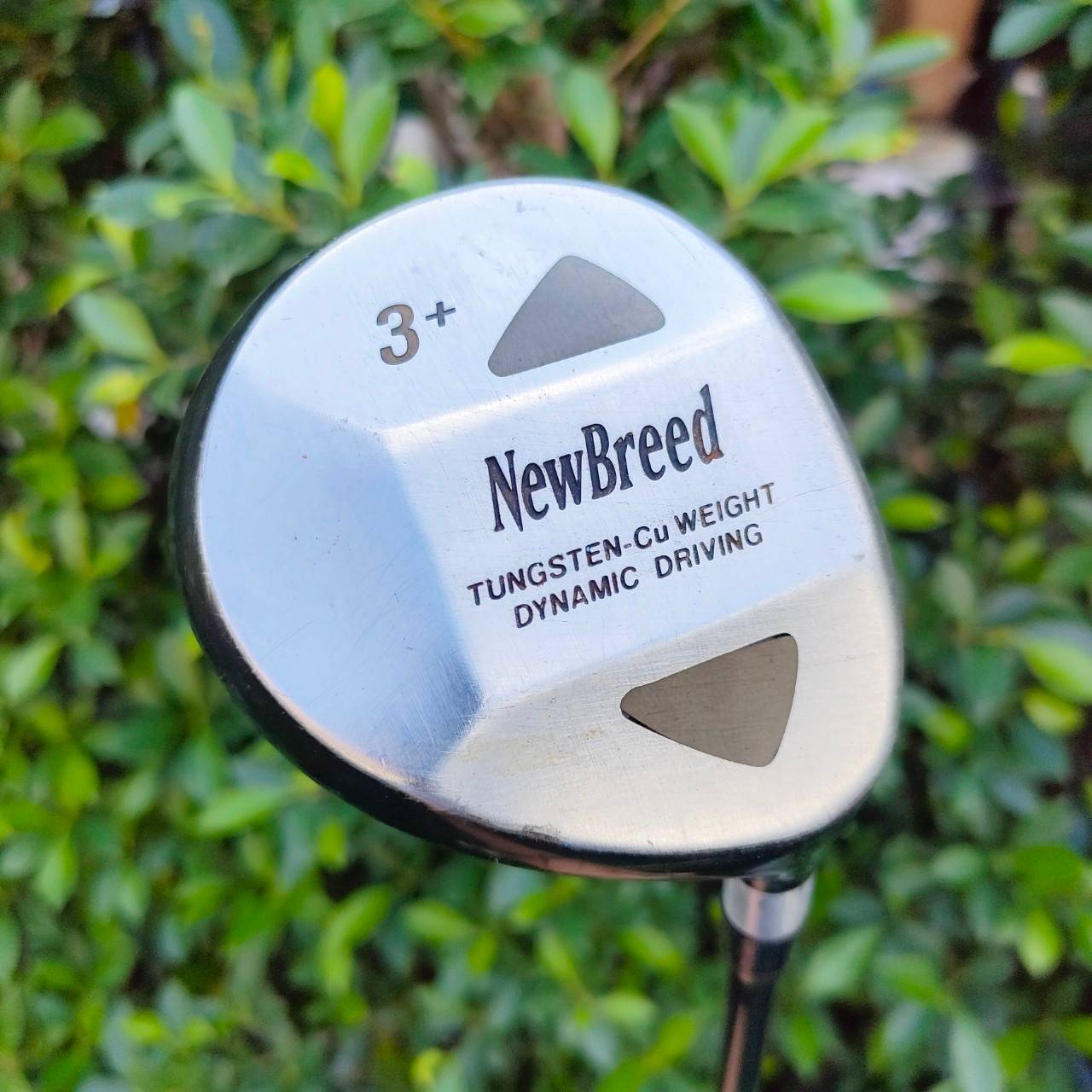 FW 3 + NEWBREED รุ่น + ตีไกลกว่าปกติ มีถ่วงทังสเตนสองจุด ทำให้ตีตรงมากๆ ก้าน TOUR BLACK FLEX R ตีสบายๆครับ