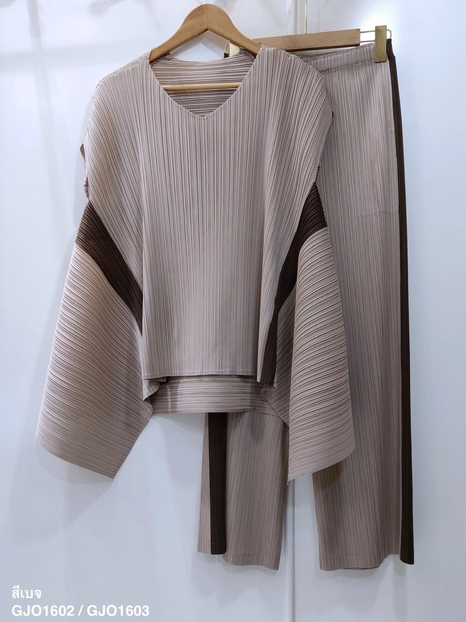 ปรับราคาลง20%!! กก ยาว 37.5นิ้ว!! 2MUAY รุ่น GJO1602 / GJO1603 เซ็ตพลีทคุณภาพ SIDE STRIPED TWO TONE PLEAT SET 6 สี FREE SIZE