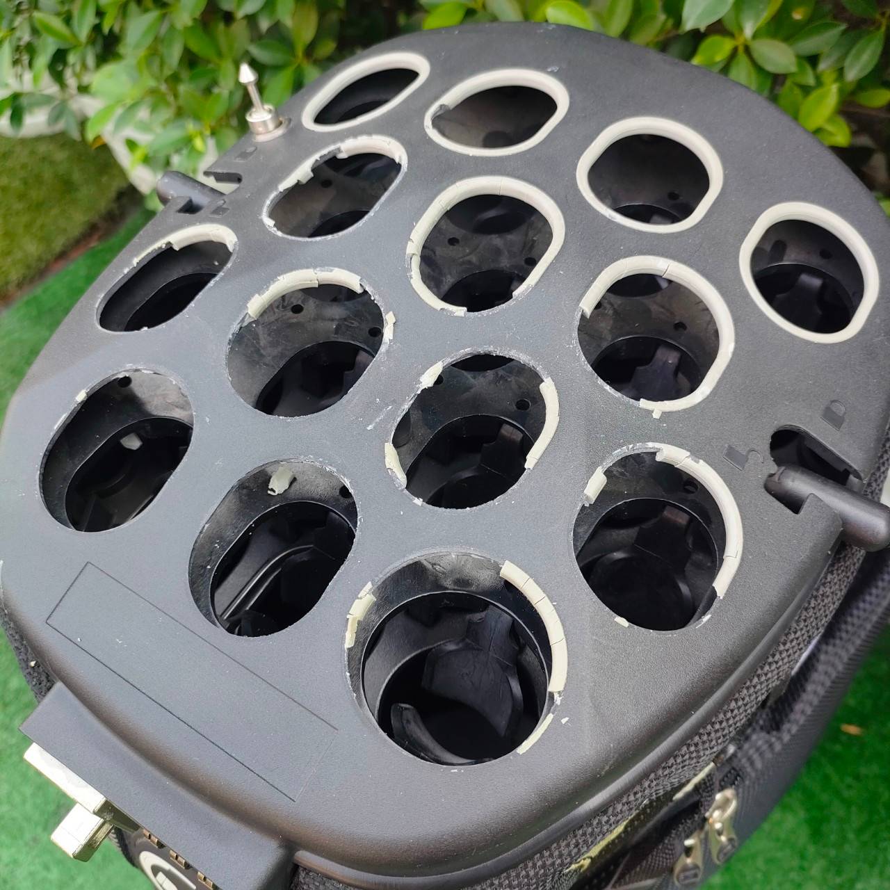 ❤️🔥❤️🔥❤️🔥ลดล้างสต๊อค❤️🔥❤️🔥❤️🔥 ** ถุงกอล์ฟ ของใหม่มือหนึ่ง ตำหนิ ทีช่องเสียบไม้กอล์ฟ มีภาพให้ชมครับ *** . ถุงกอล์ฟ BURTON Club - Lok