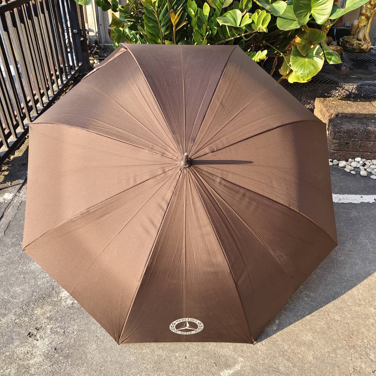 หายากมาก! ร่มกอล์ฟ BENZ มือสอง ของแท้ ด้านจับเป็นเกียร์ สุดวินเทจ ลักชูมากๆค่ะ