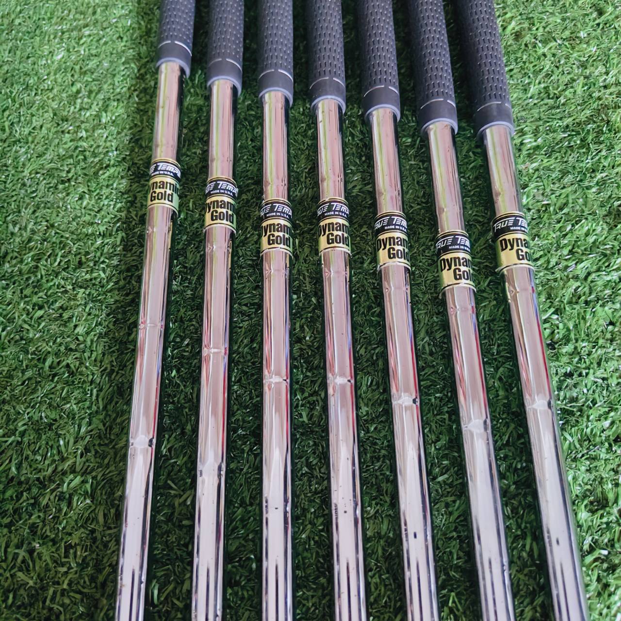 TaylorMade RocketBladez Tour Clean & Classy Design: หัวเหล็กบาง สวยงาม ไม่มีความหนาหลังท็อปไลน์