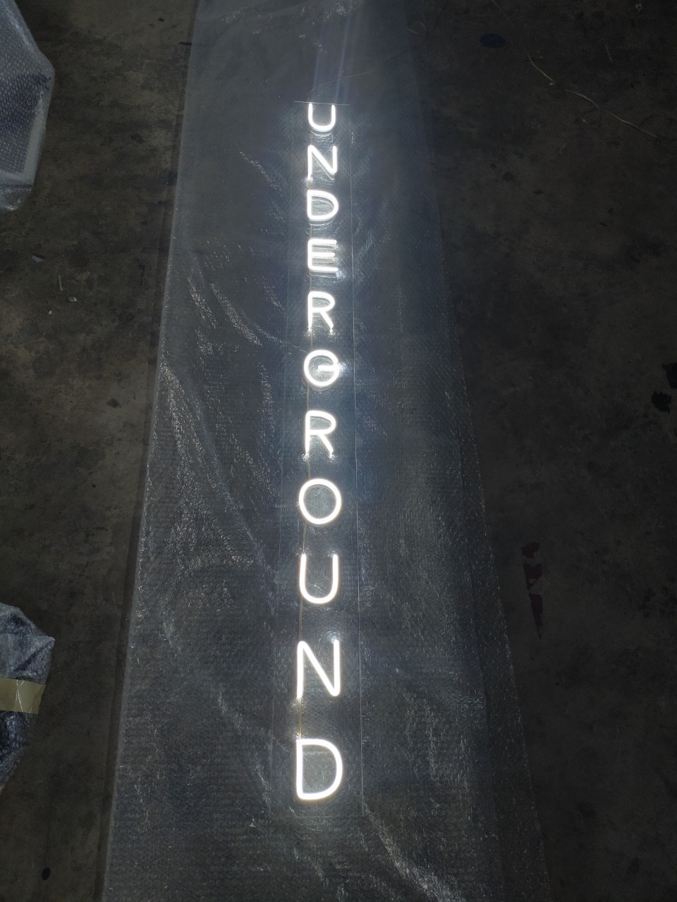 ไฟนีออน เฟค