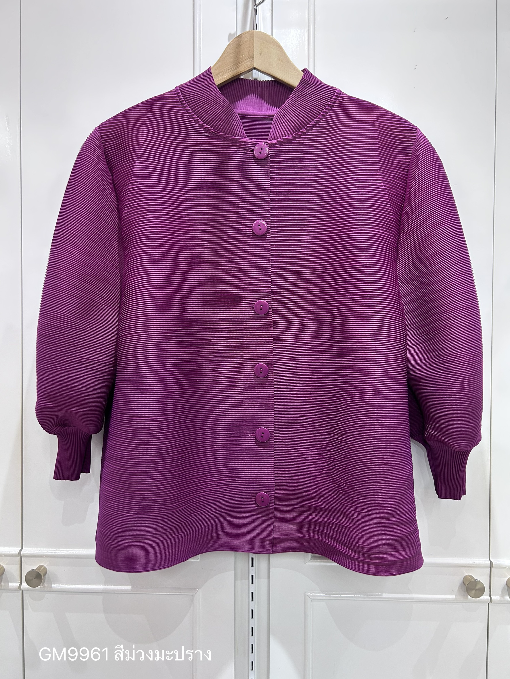 2MUAY GM9961 เสื้ออัดพลีทคอปกแมนดาริน กระดุมผ่าหน้า แขนจั๊ม MANDARIN CUFF SLEEVE PLEATED TOP 23 สี FREE SIZE