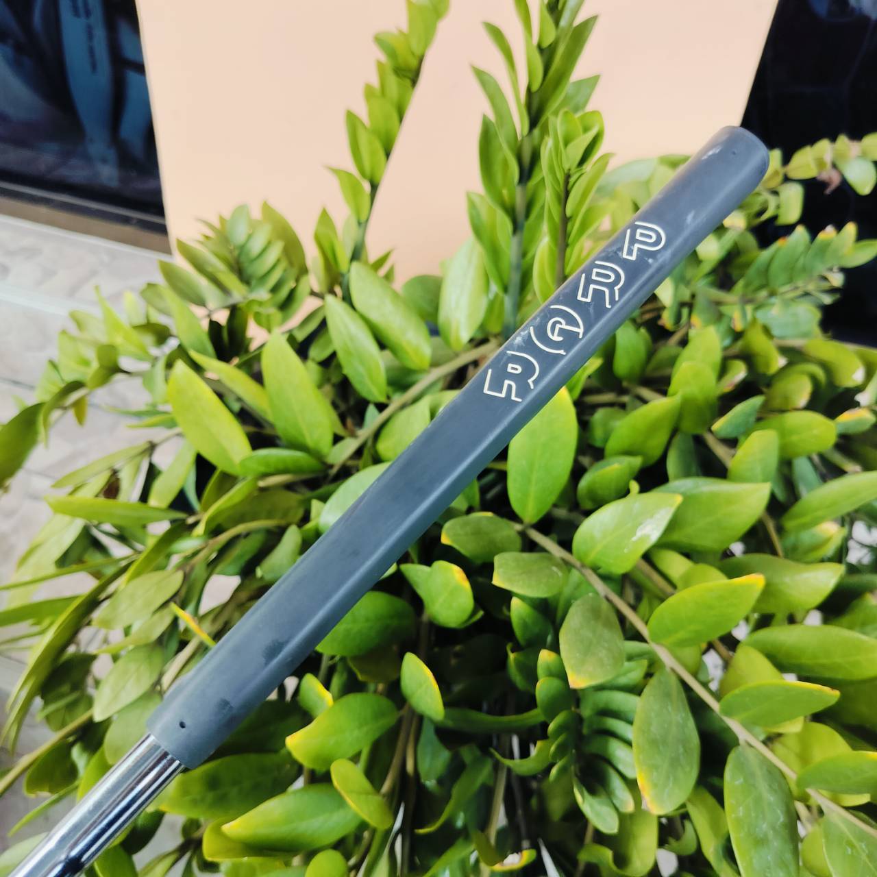 PUTTER PRGR SILVER BLADE FF ความยาว 34 นิ้ว พัตเตอร์พรีเมี่ยมญี่ปุ่น พัตต์นิ่งมาก หน้า MILLED เกาะไลน์สุดๆ มี COVER แท้ ไม้กอล์ฟพรีเมี่ยมมือสอง ของแท้ By NakaraLuxurious