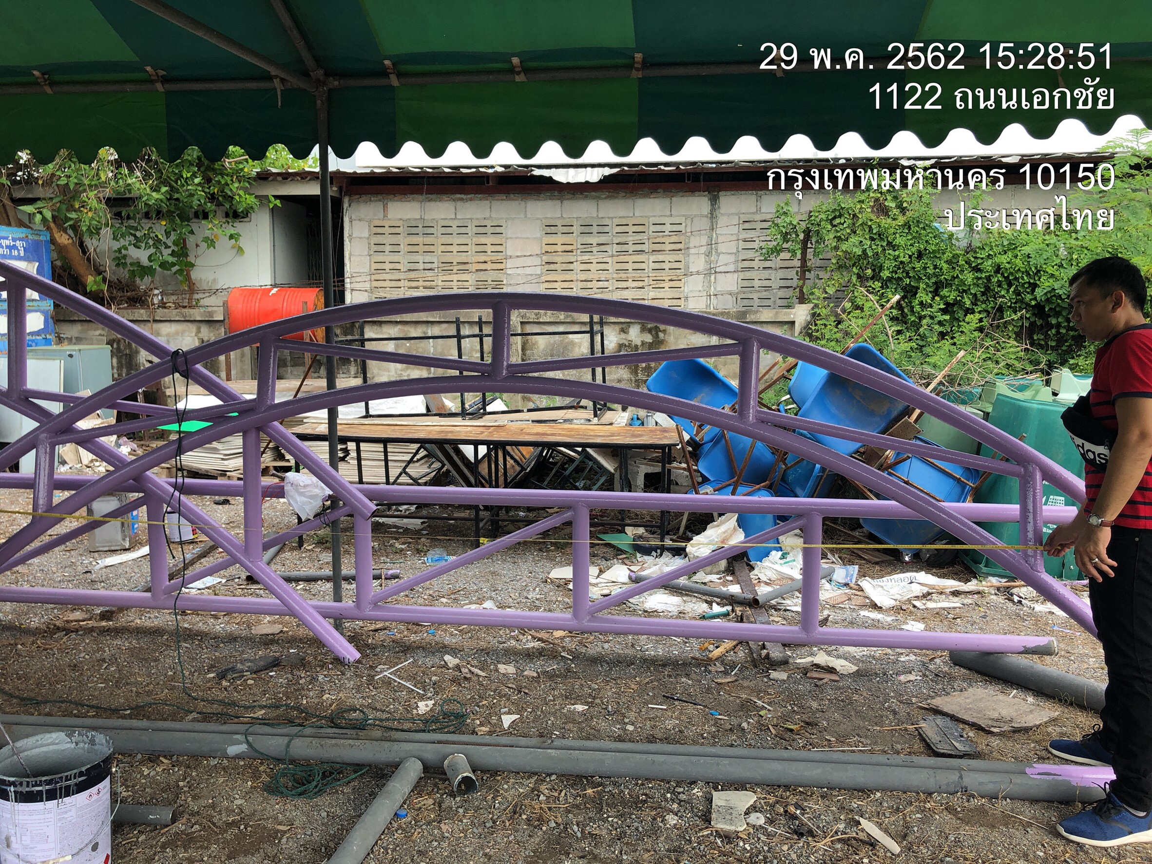 รร. ศึกษานารี ทำหลังคาทางเชื่อมอาคารเรียน