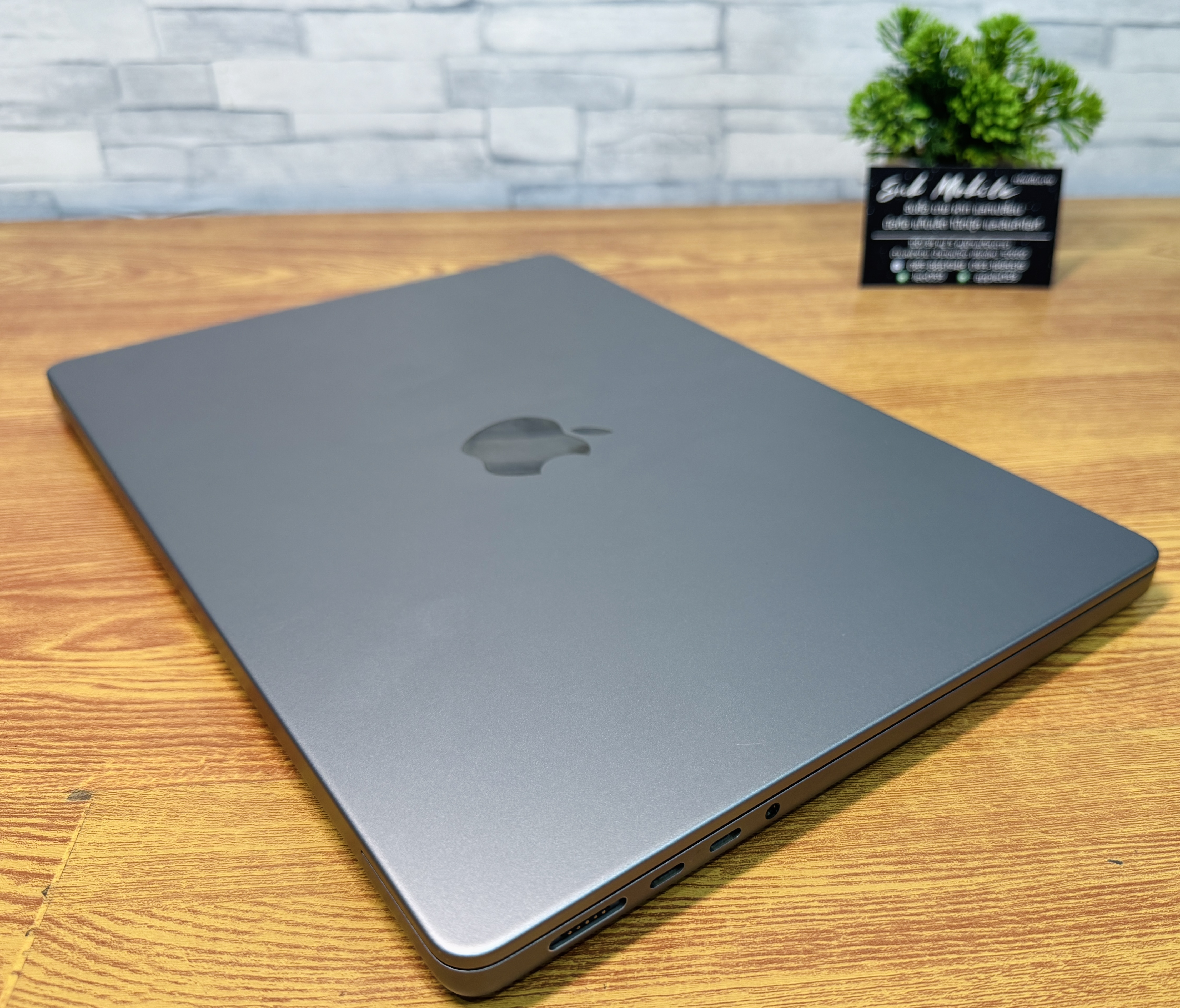 Apple MacBook Pro 14 : M1 Pro chip 10C CPU/16C GPU/16GB/1TB - Space Grey-2021
